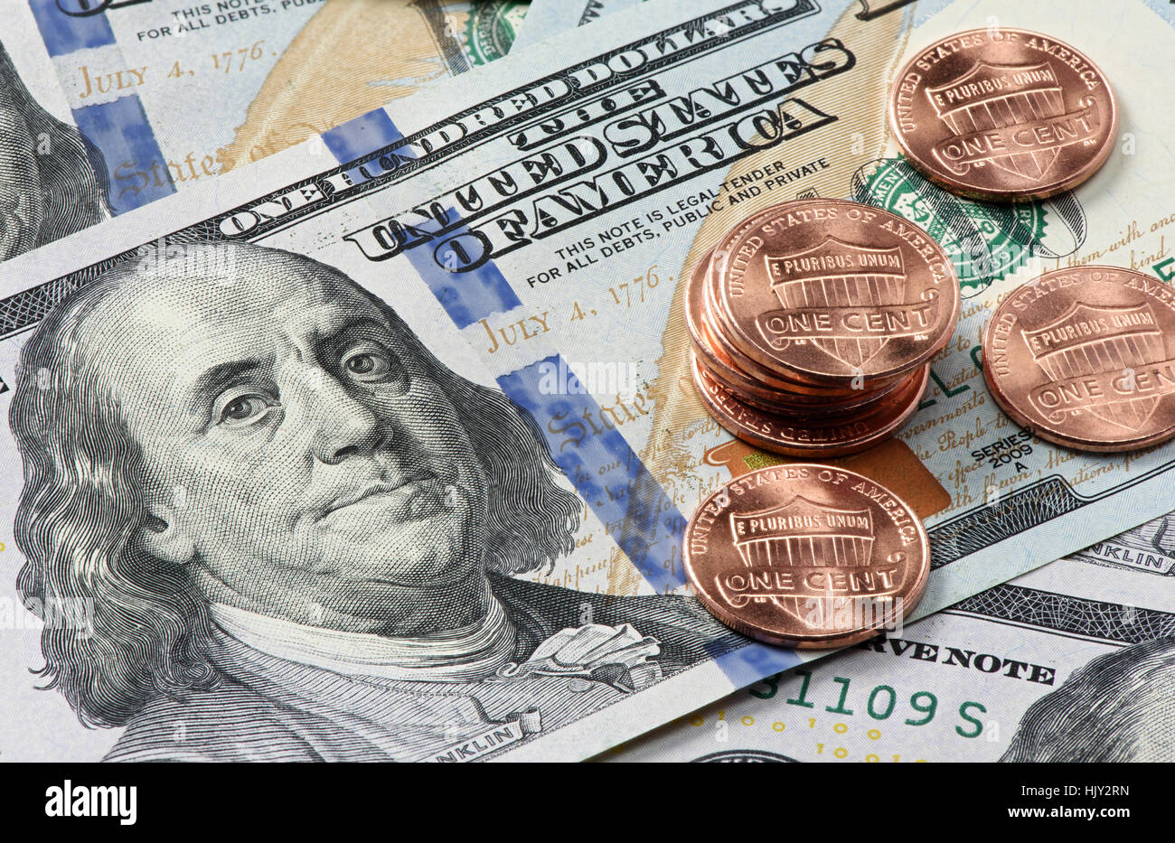 Un centesimo di monete e banconote di dollari. Moneta degli Stati Uniti utili come uno sfondo Foto Stock