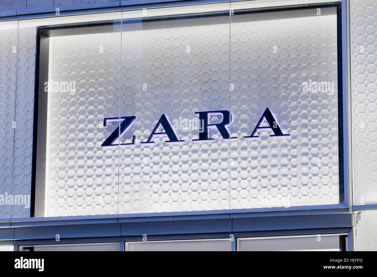 Spagnolo del marchio di abbigliamento Zara logo. Foto Stock