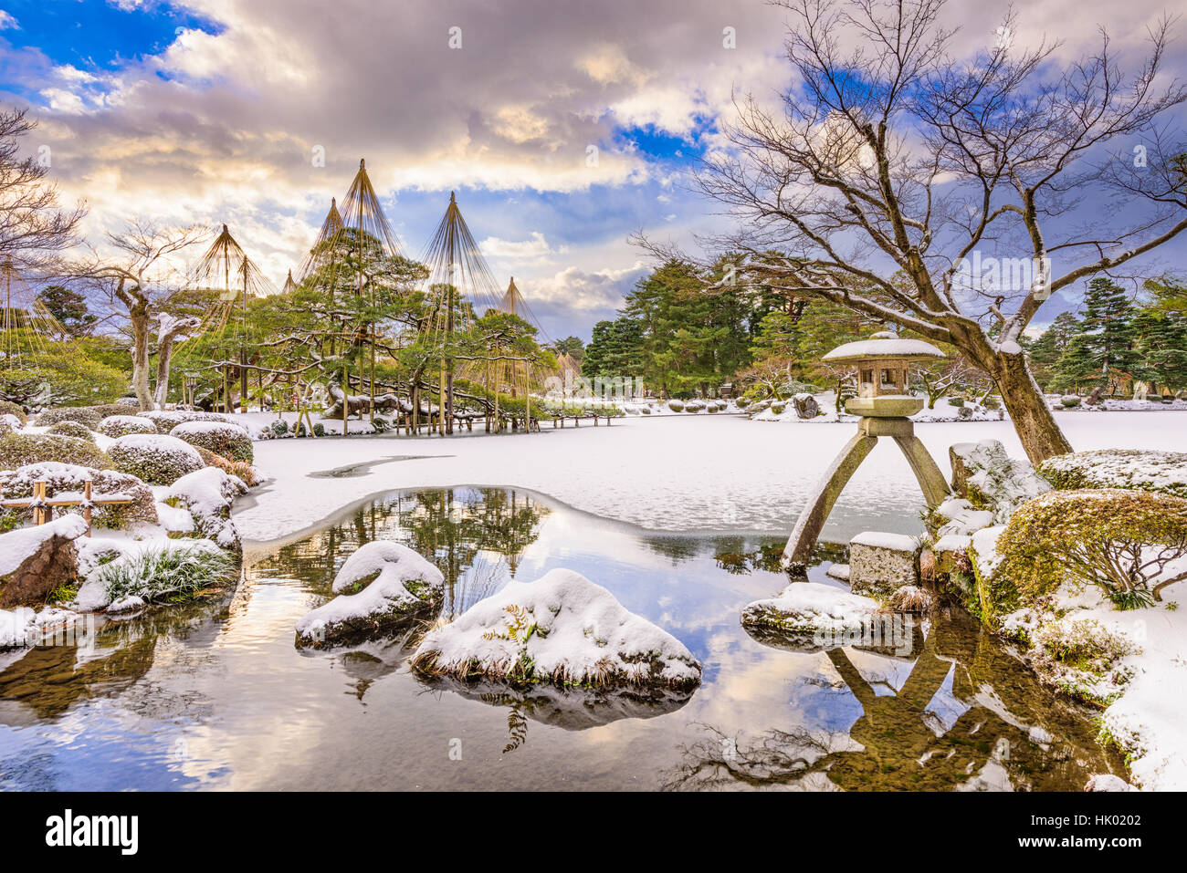 Kanazawa, Giappone al giardino Kenrokuen d'inverno. Foto Stock