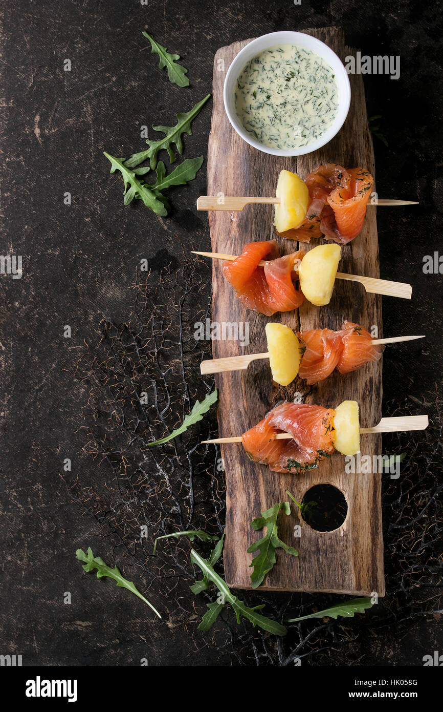 Antipasto con salmone affumicato e patate Foto Stock
