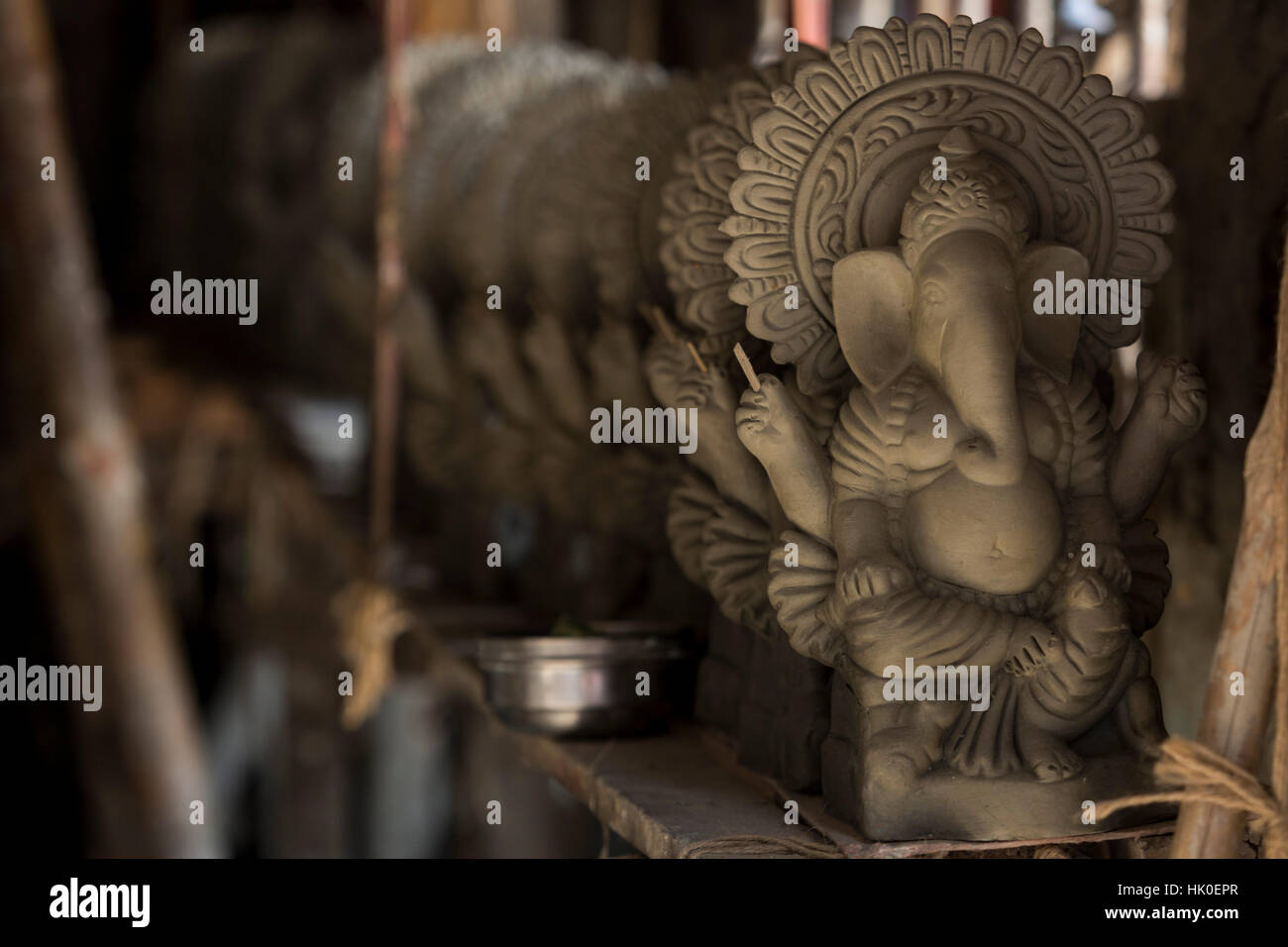 Clay Ganesh statue nelle loro prime fasi, Kumartuli, Calcutta, West Bengal, India Foto Stock