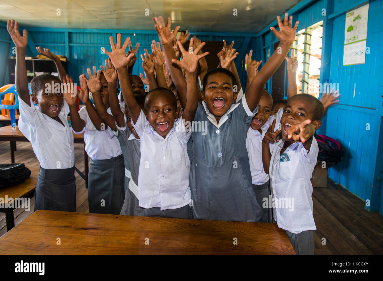 Molto felice a scuola i bambini in una scuola, Yanuya island, Isole della Mamanuca, Figi, South Pacific Pacific Foto Stock