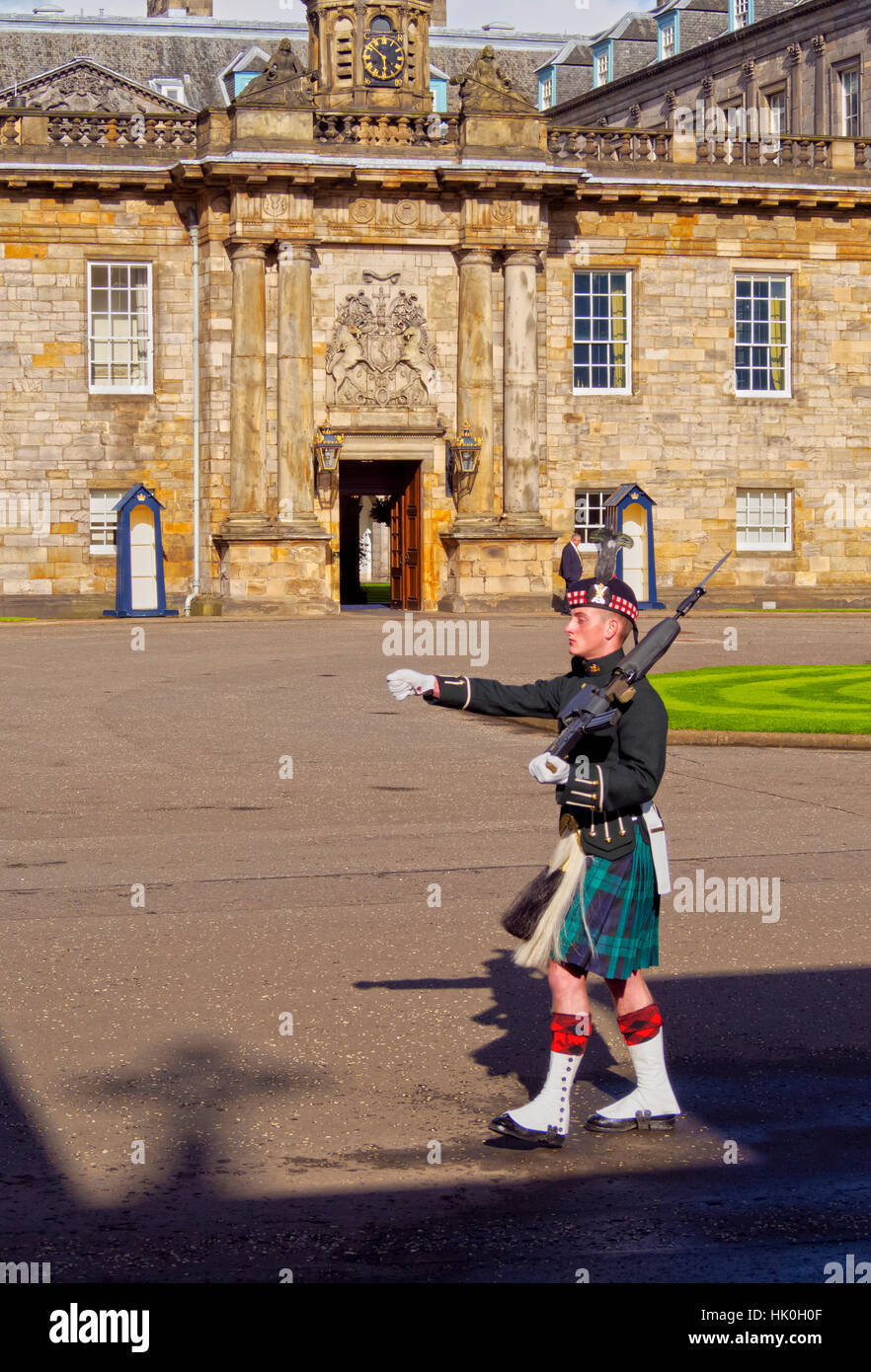 Corpo di guardia del Palazzo di Holyrood House, Edimburgo, Lothian, Scozia, Regno Unito Foto Stock