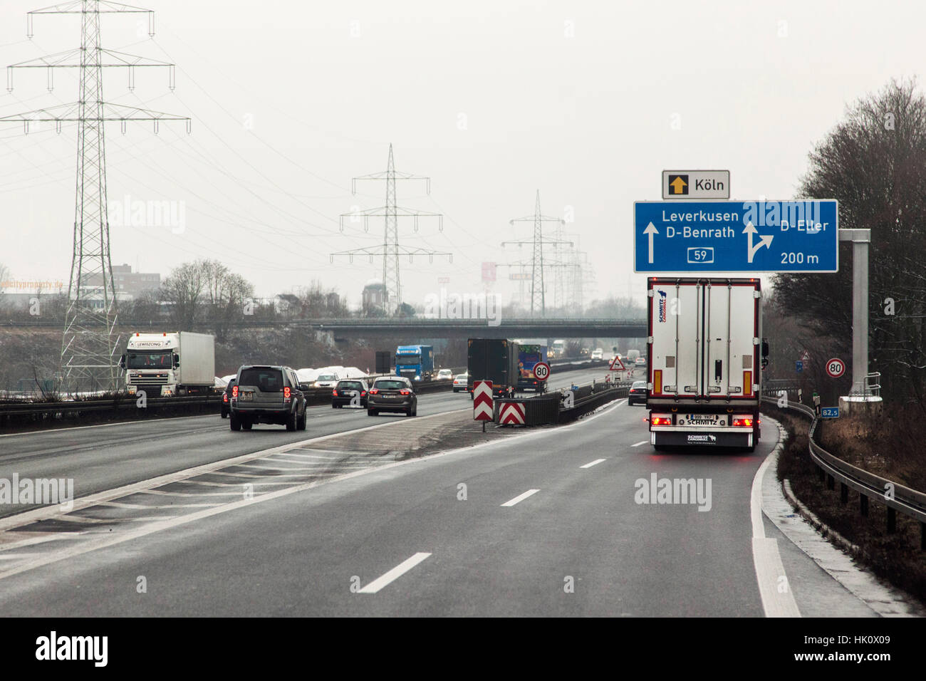 Vista attraverso il parabrezza in autostrada A46 vicino a Wuppertal Foto Stock