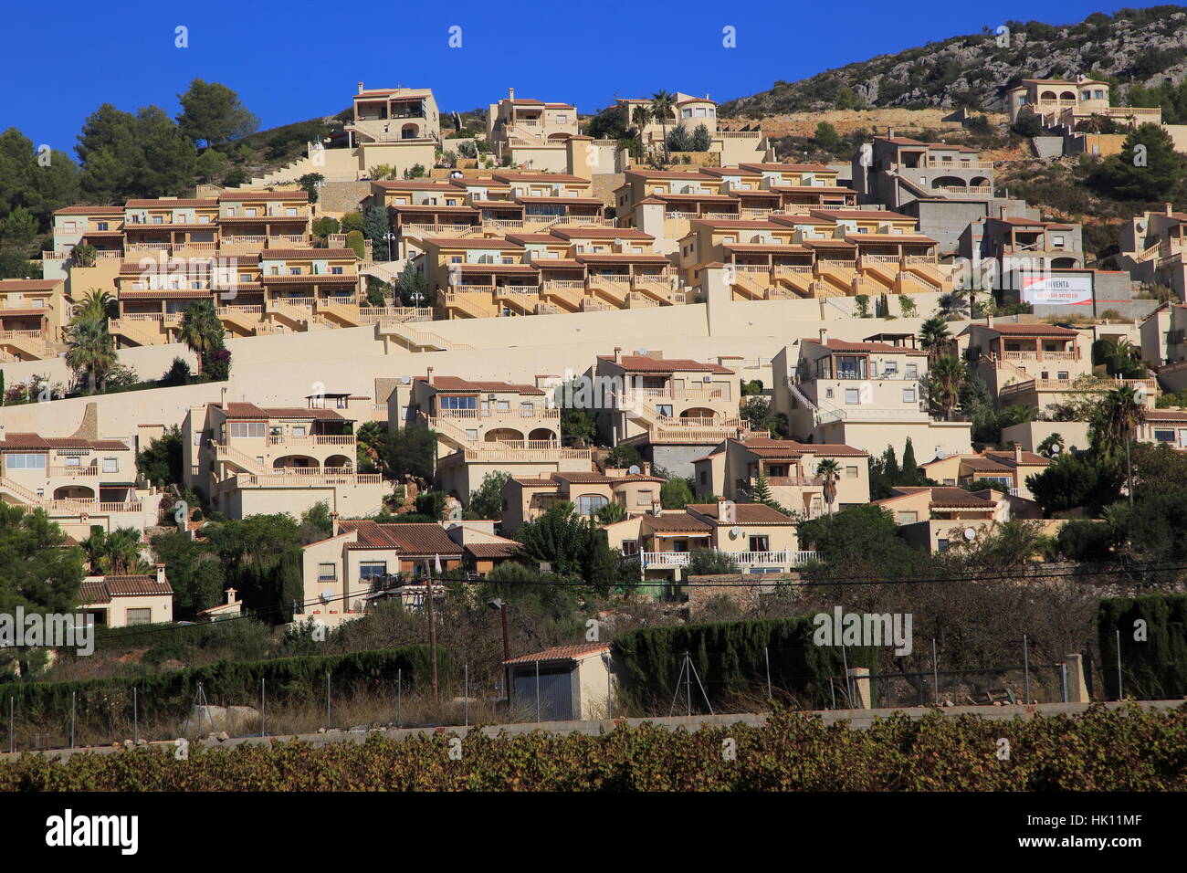 Alloggiamento moderno sviluppo vicino a Xalo o Jalon, Marina Alta, provincia di Alicante, Spagna Foto Stock