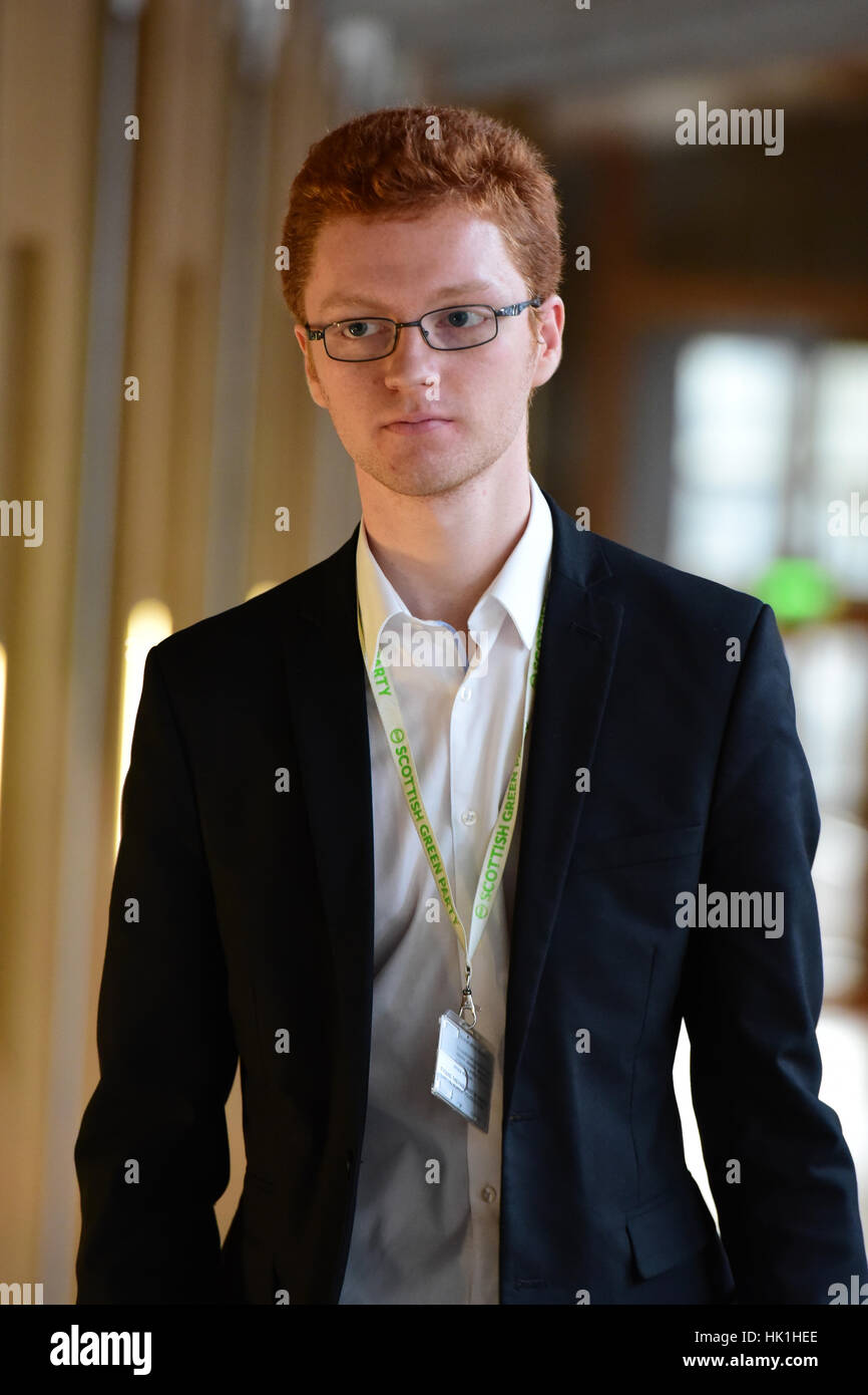 Edimburgo, Scozia, Regno Unito, 25 gennaio, 2017. Ross Greer MSP sul modo per la camera del parlamento scozzese, © Ken Jack / Alamy Live News Foto Stock