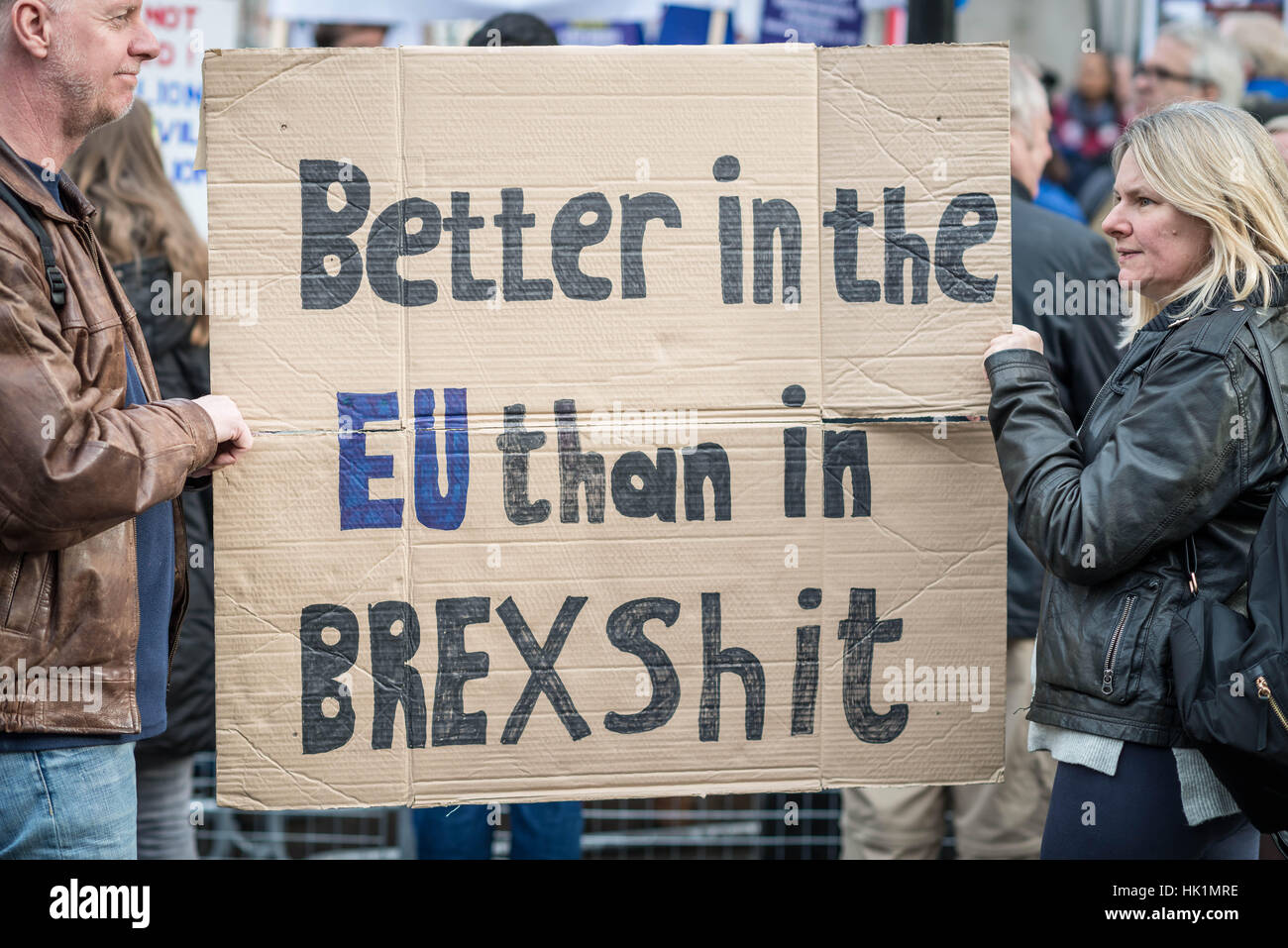 Londra, Regno Unito. 4 febbraio 2017. Protesta di ritardare l'articolo 50 e Brexit di fronte a Downing Street. © Guy Corbishley/Alamy Live News Foto Stock