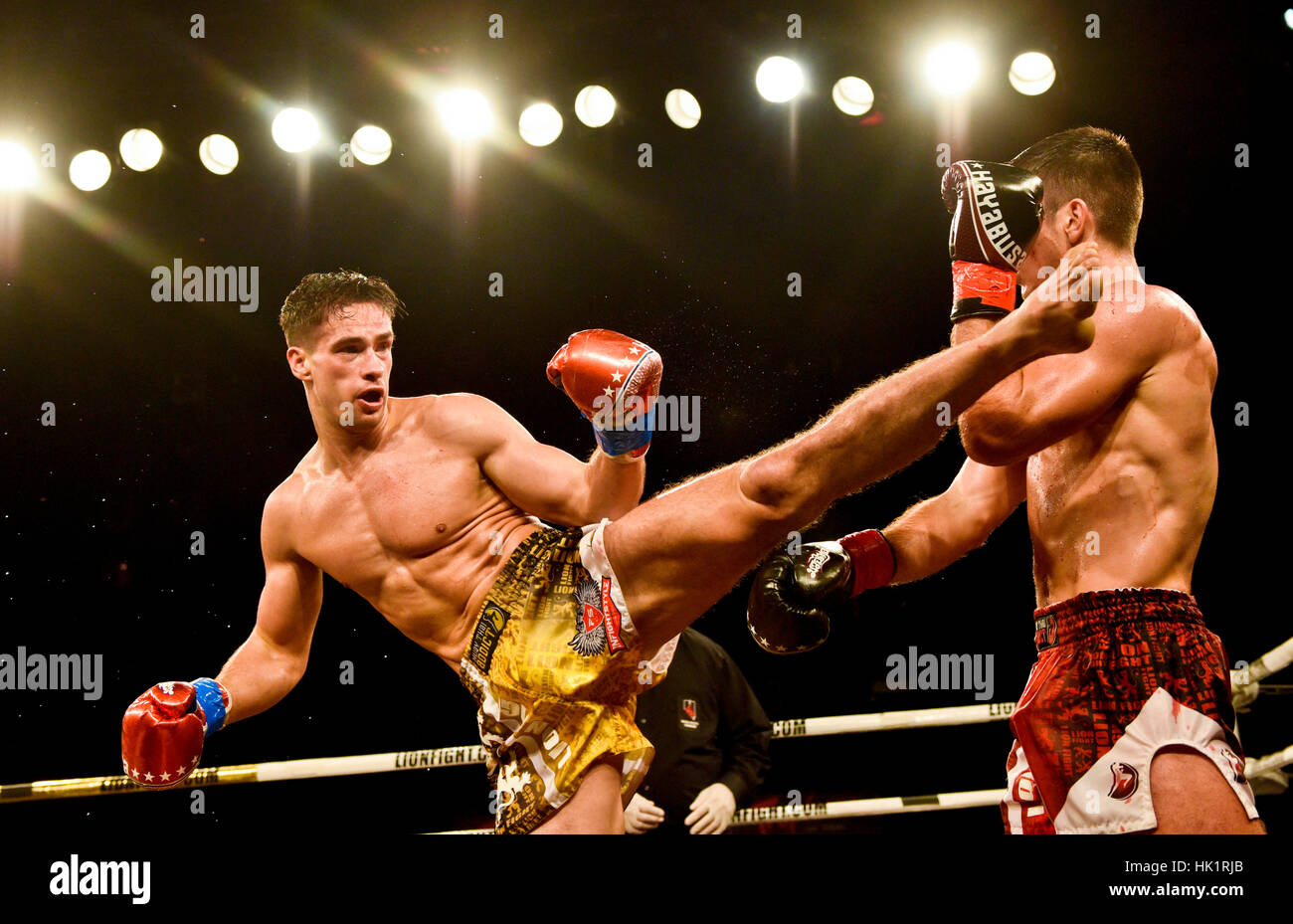 Las Vegas, Stati Uniti d'America. 3 febbraio, 2017. I concorrenti lotta durante la premier Muay Thai Lion lotta 34 presso il Tropicana Hotel e Casinò di Las Vegas, Nevada. Credito: Ken Howard Immagini/Alamy Live News Foto Stock