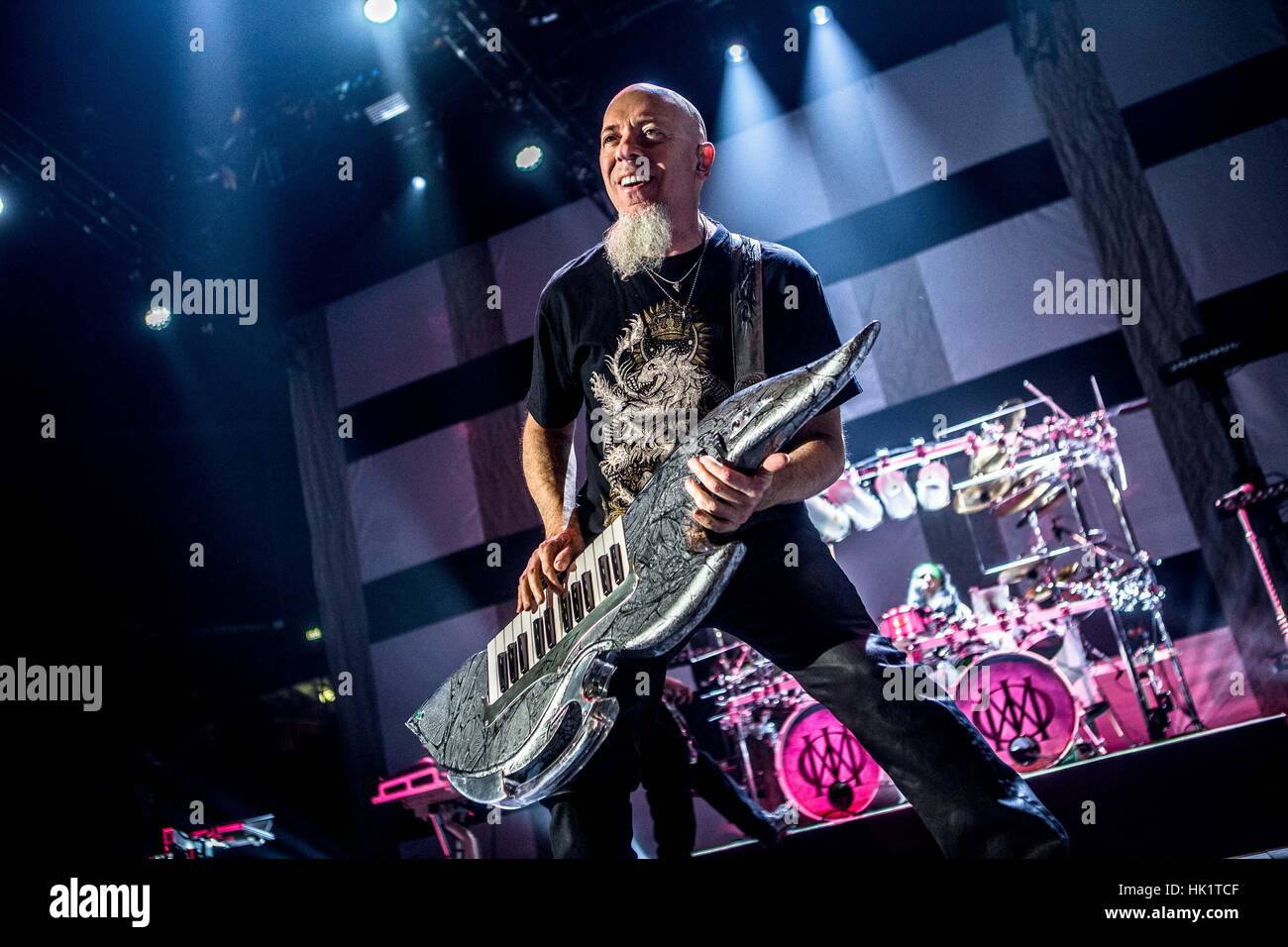 Milano, Italia. 4 febbraio, 2017. Band progressive metal dei Dream Theater esegue live al Mediolanum Forum di Milano, Italia. Credito: Mairo Cinquetti/Alamy Live News Foto Stock