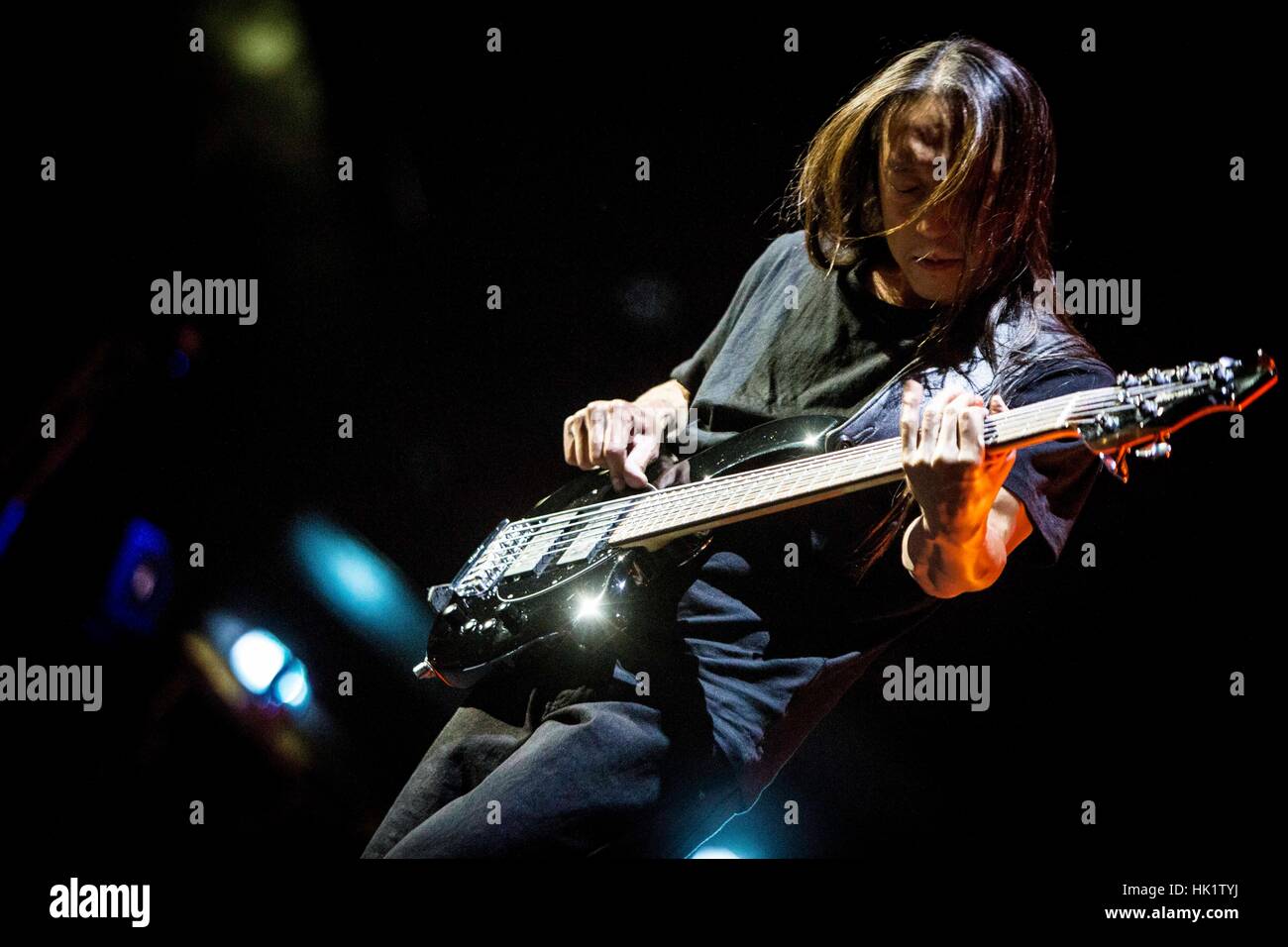 Milano, Italia. 4 febbraio, 2017. Band progressive metal dei Dream Theater eseguire live al Mediolanum Forum di Milano. Credito: Roberto Finizio/Alamy Live News Foto Stock