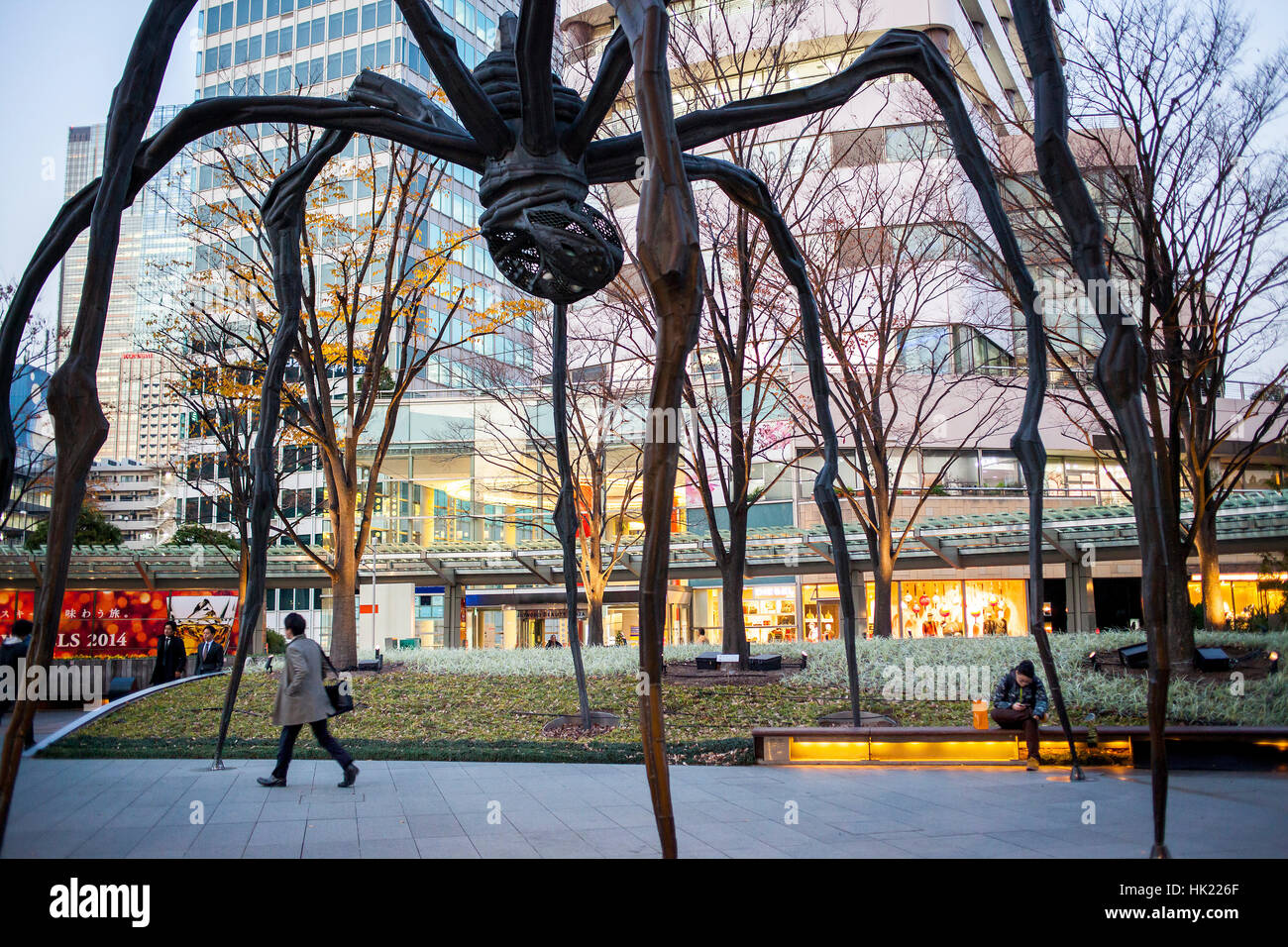 Townscape, ragno gigante di Louise Bourgeois, in Roppongi Hills, Tokyo, Giappone Foto Stock