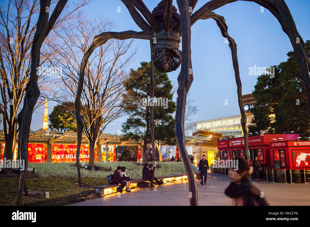 Townscape, ragno gigante di Louise Bourgeois, in Roppongi Hills, Tokyo, Giappone Foto Stock