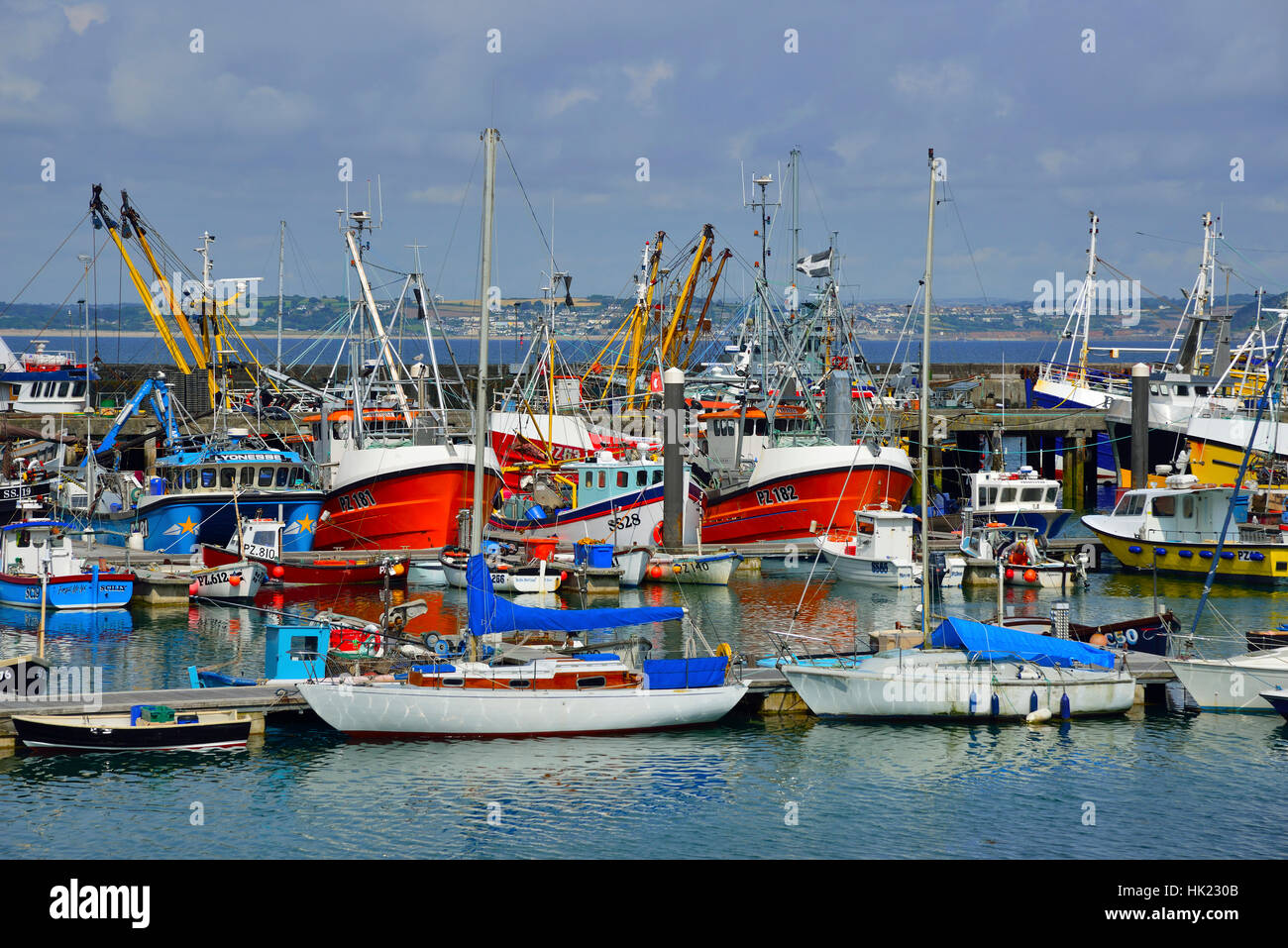 Il porto di pesca di Newlyn e meta di vacanze nel sud-ovest dell'Inghilterra, Cornwall, Regno Unito Foto Stock