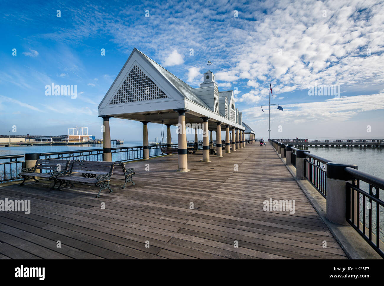 La pesca del molo al Waterfront Park, a Charleston, Carolina del Sud. Foto Stock