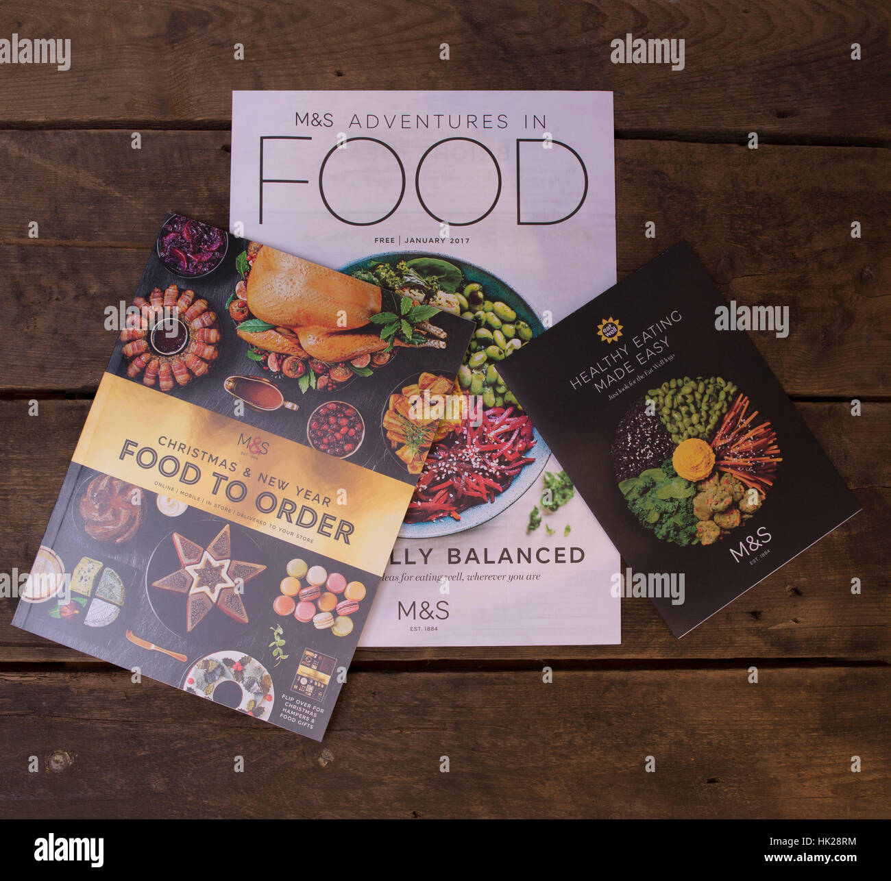 M&S Avventure nel cibo e uno stile di vita sano caricatori su un rustico sfondo legno Foto Stock