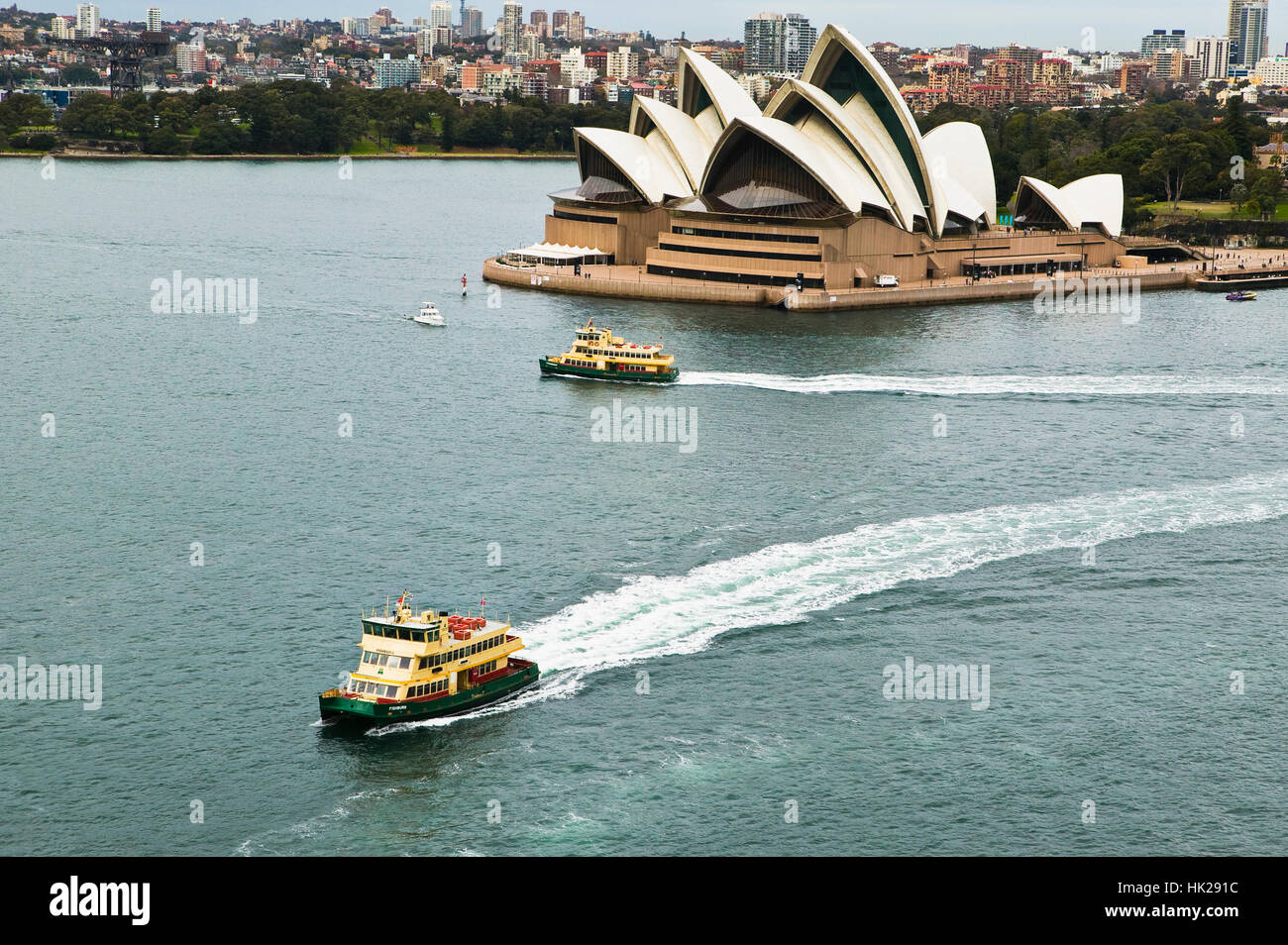 Opera House e i traghetti nel porto di Sydney Sydney Australia Foto Stock