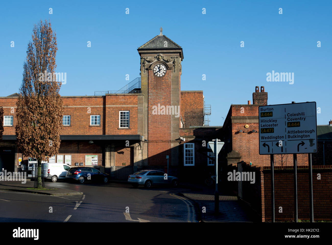 Vista esterna di Nuneaton stazione ferroviaria, Warwickshire, Inghilterra, Regno Unito Foto Stock