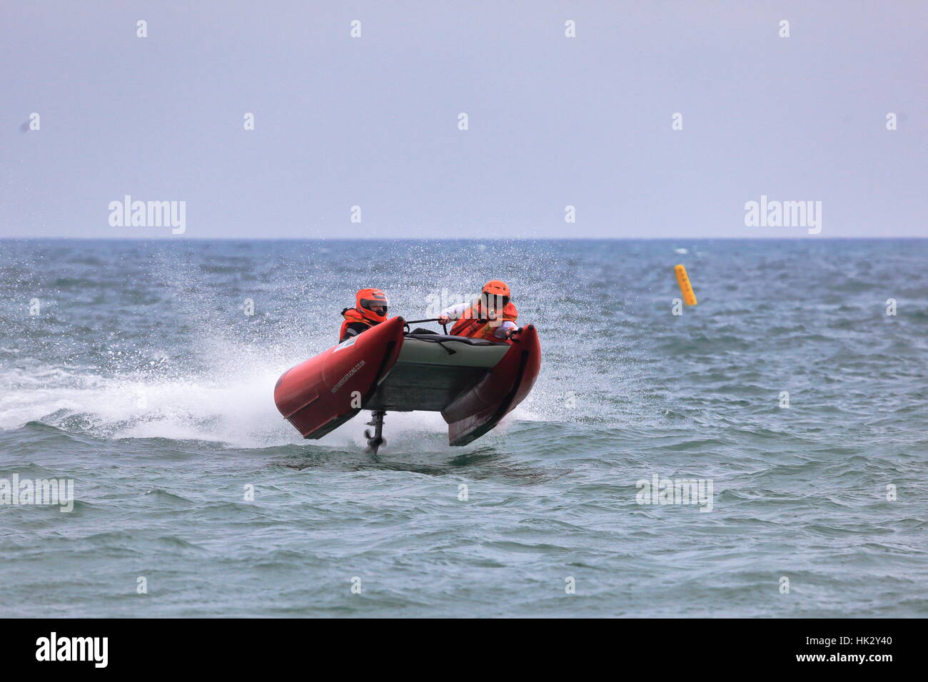 Thundercat offshore circuito di nervatura racing alla spiaggia di Bournemouth Dorset Regno Unito Foto Stock