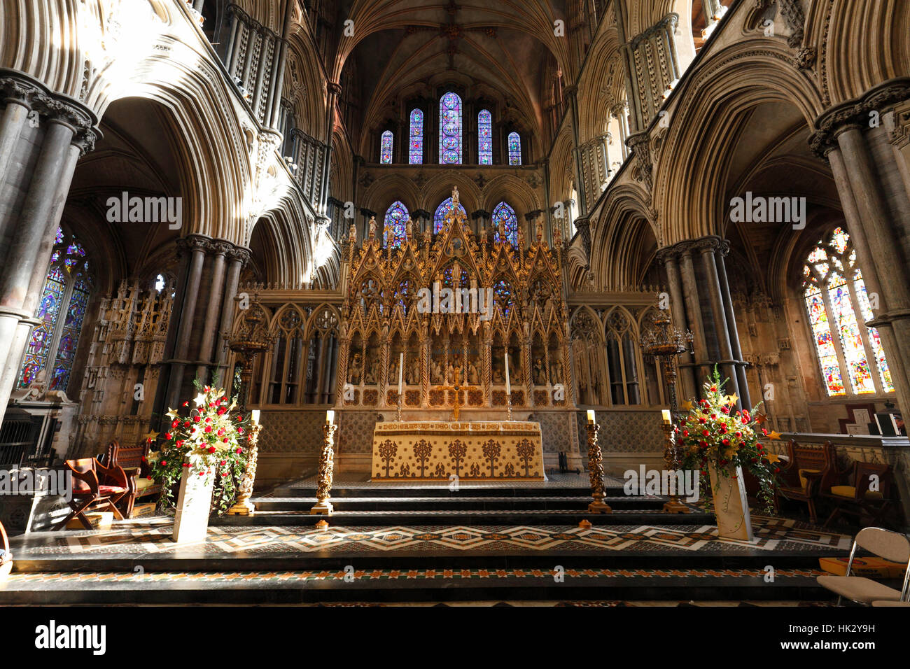 Il presbiterio a Ely Cathedral, con l'altare che era stato costruito per ospitare il santuario di San Etheldreda Foto Stock