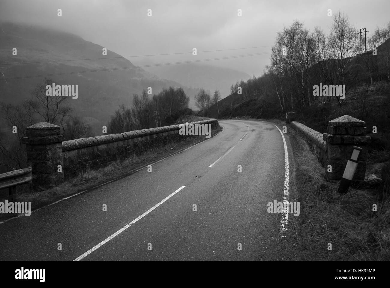 Guidare lungo il Loch Earn Scozia Scotland Foto Stock