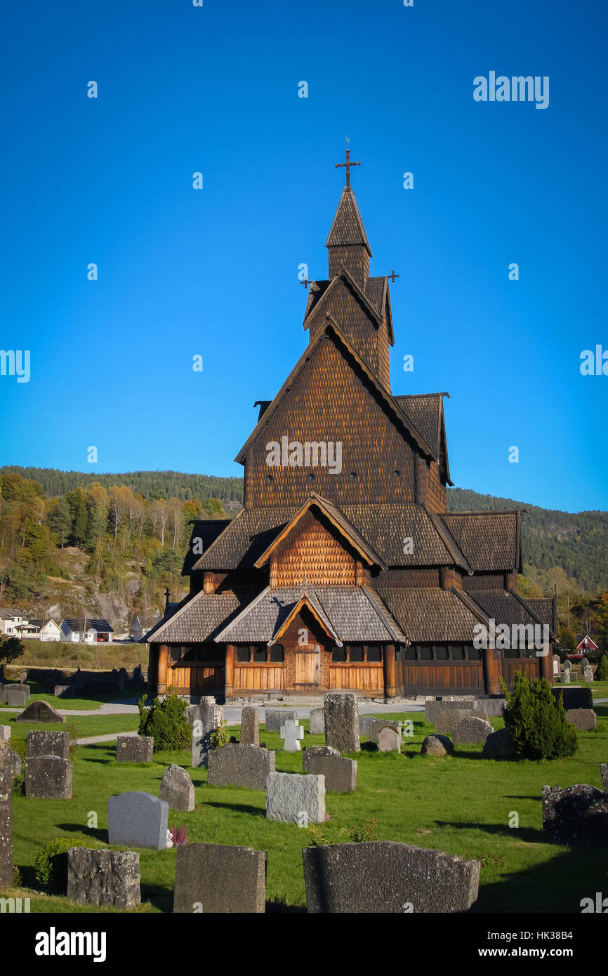 Bellissima struttura di Heddal chiesa a doghe di legno nella campagna di Notodden, Telemark, Norvegia Foto Stock