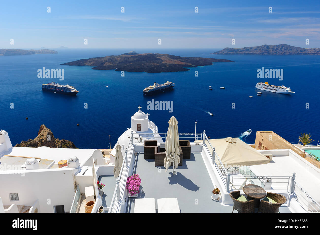 Oia i ponti di lusso e patio Foto Stock