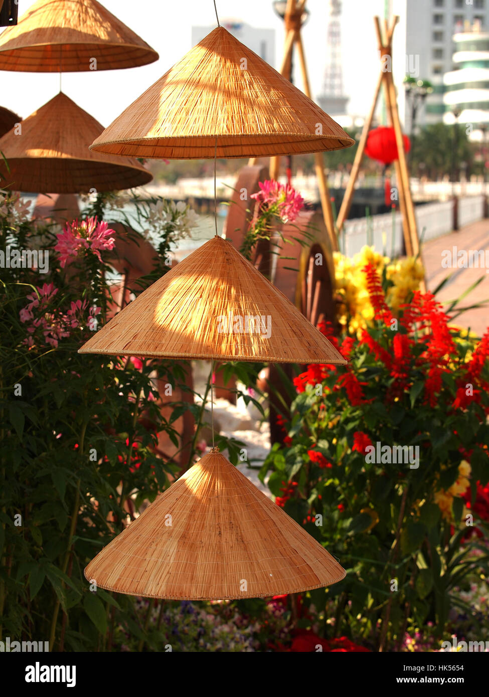 Moderno e tradicional giardino di fiori sulla costa di Da Nang Foto Stock
