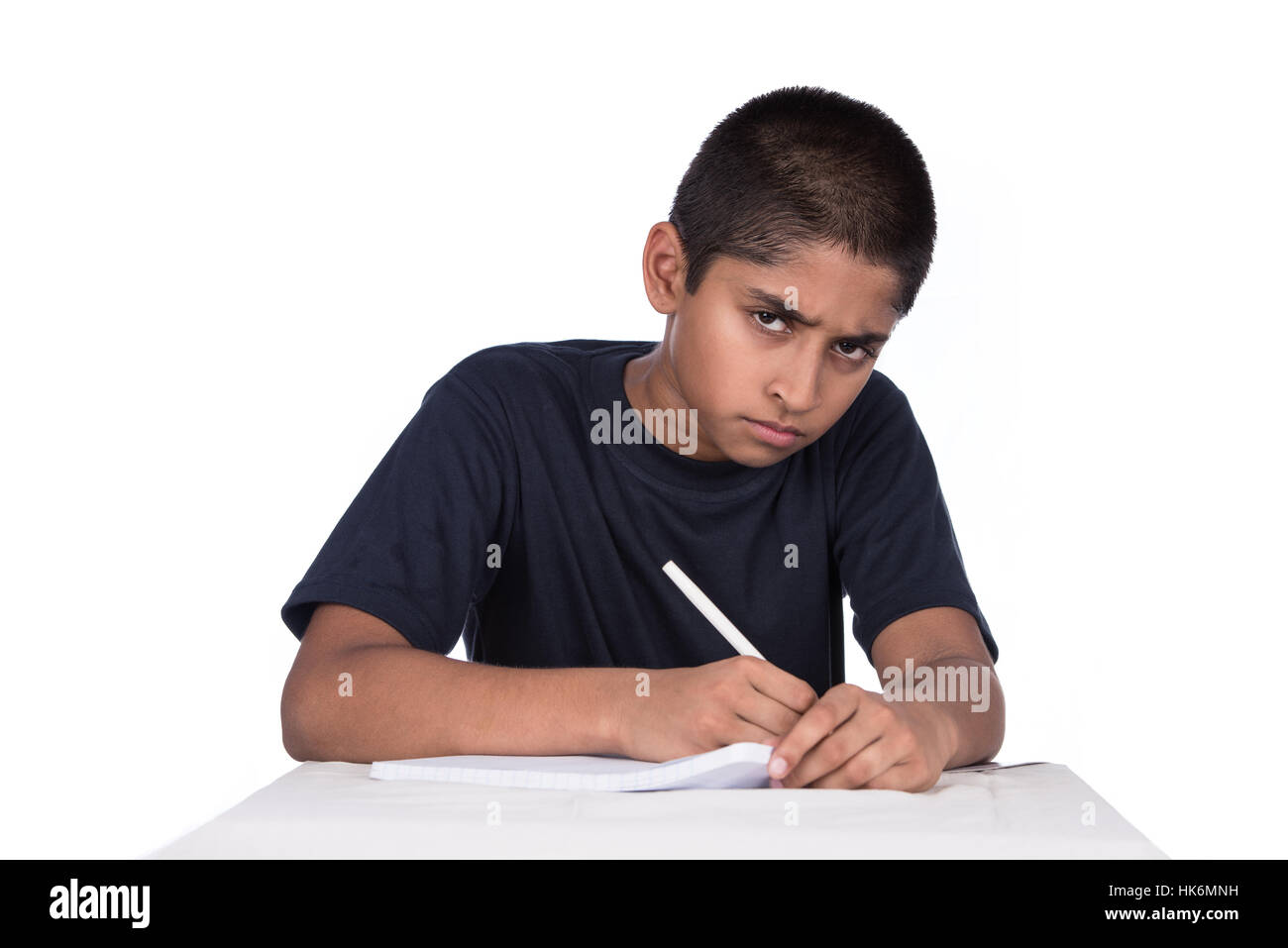 Lo studio, l'insegnamento, asiatici, studente, leggere, boy, lad, maschio giovane, prenota, indiano, Foto Stock