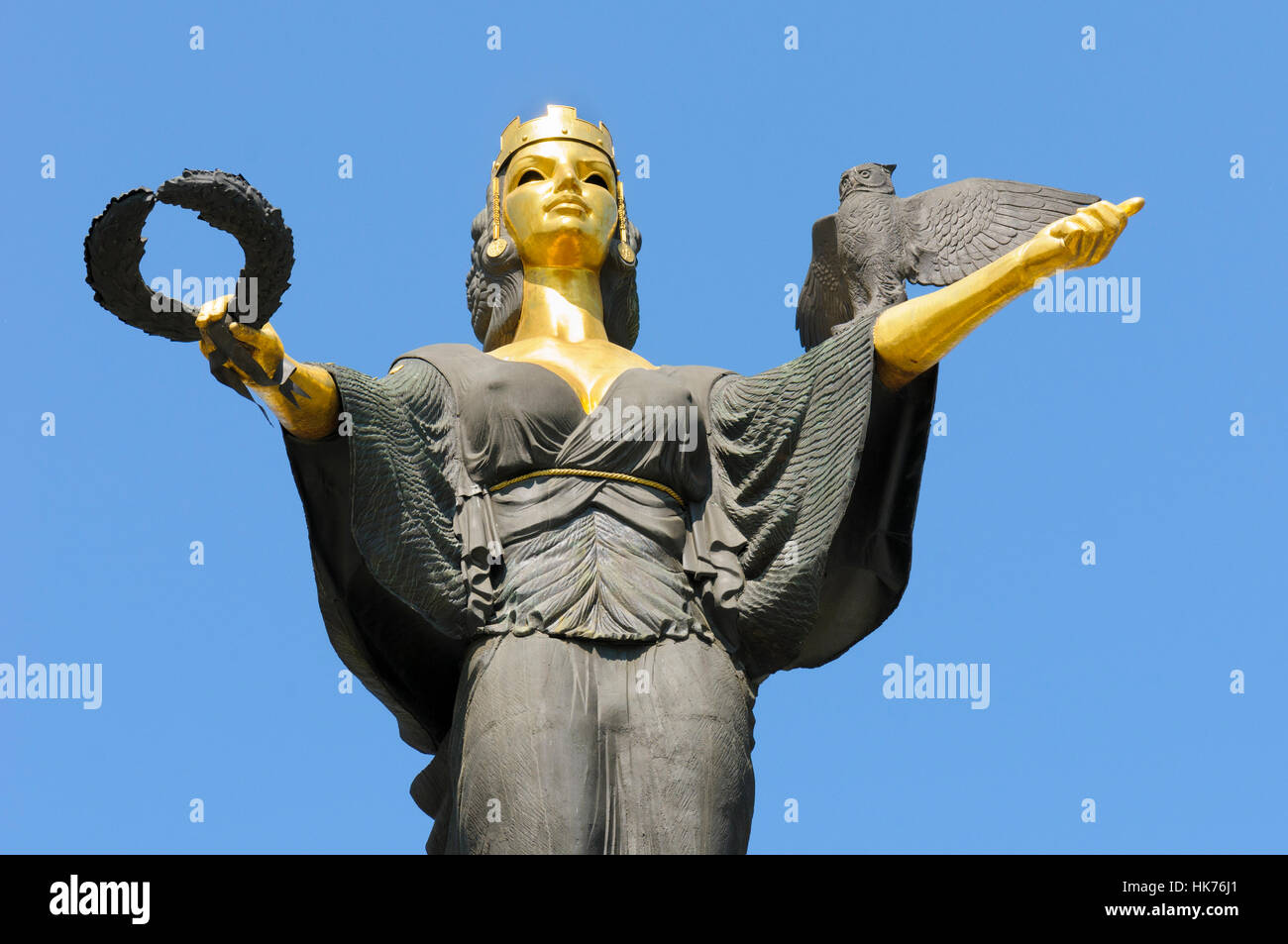 Close-up di la simbolica Statua di Santa Sofia (Statuya Sveta), Sofia, Bulgaria Foto Stock