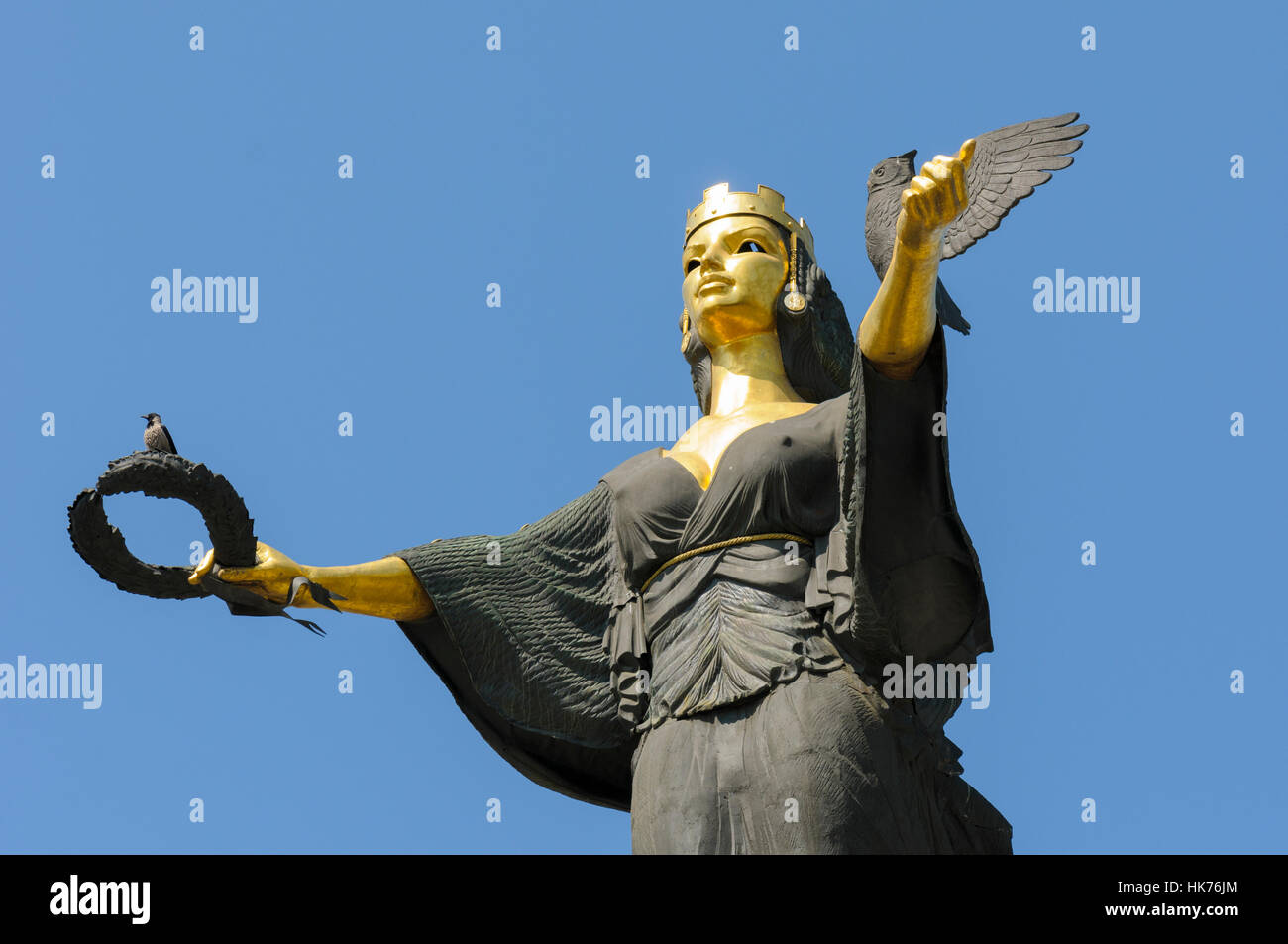 Close-up di la simbolica Statua di Santa Sofia (Statuya Sveta), Sofia, Bulgaria Foto Stock