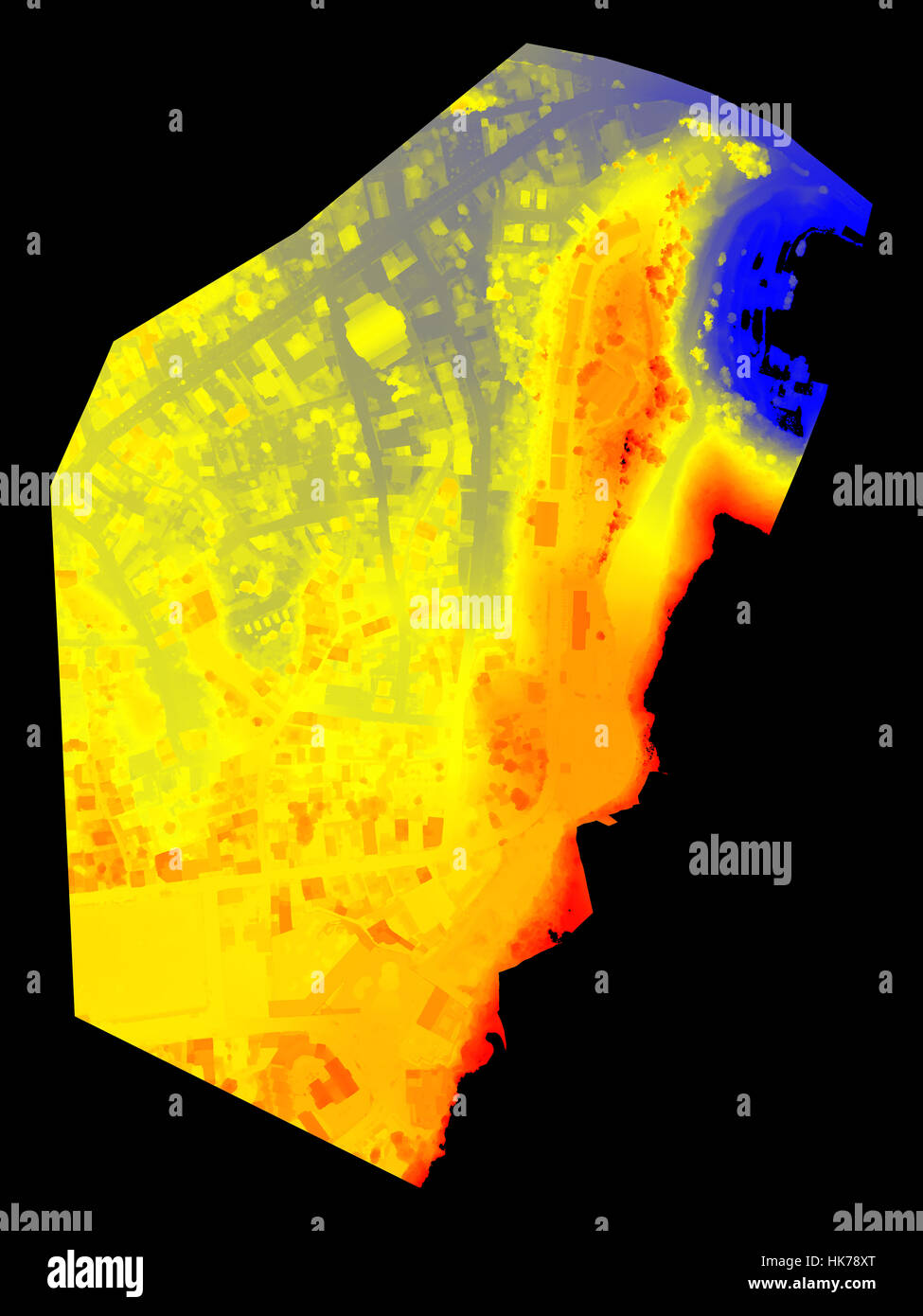 Una mappa di termografia di un'area urbana, visualizzata in un gradiente di colore dal blu al rosso, che indica le variazioni di temperatura. L'immagine mostra una fitta griglia di edifici e strade, con aree più calde Foto Stock