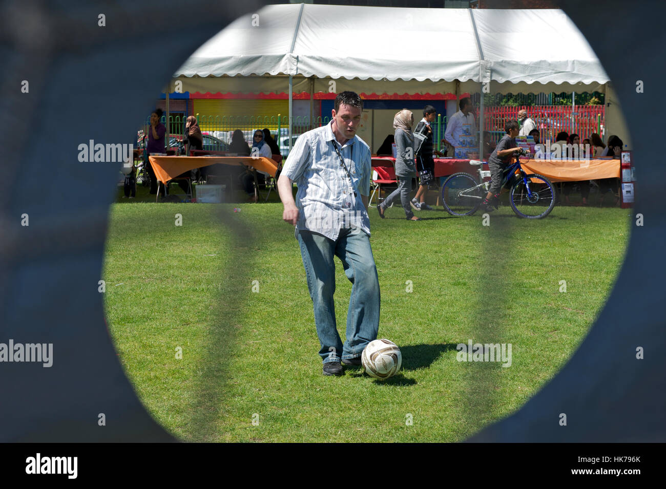 E per il divertimento di tutta la famiglia giorno salutare pratica generale e cure urgenti. Percy Road, Sparkill, Birmingham. Il 26 giugno 2011. Foto Stock