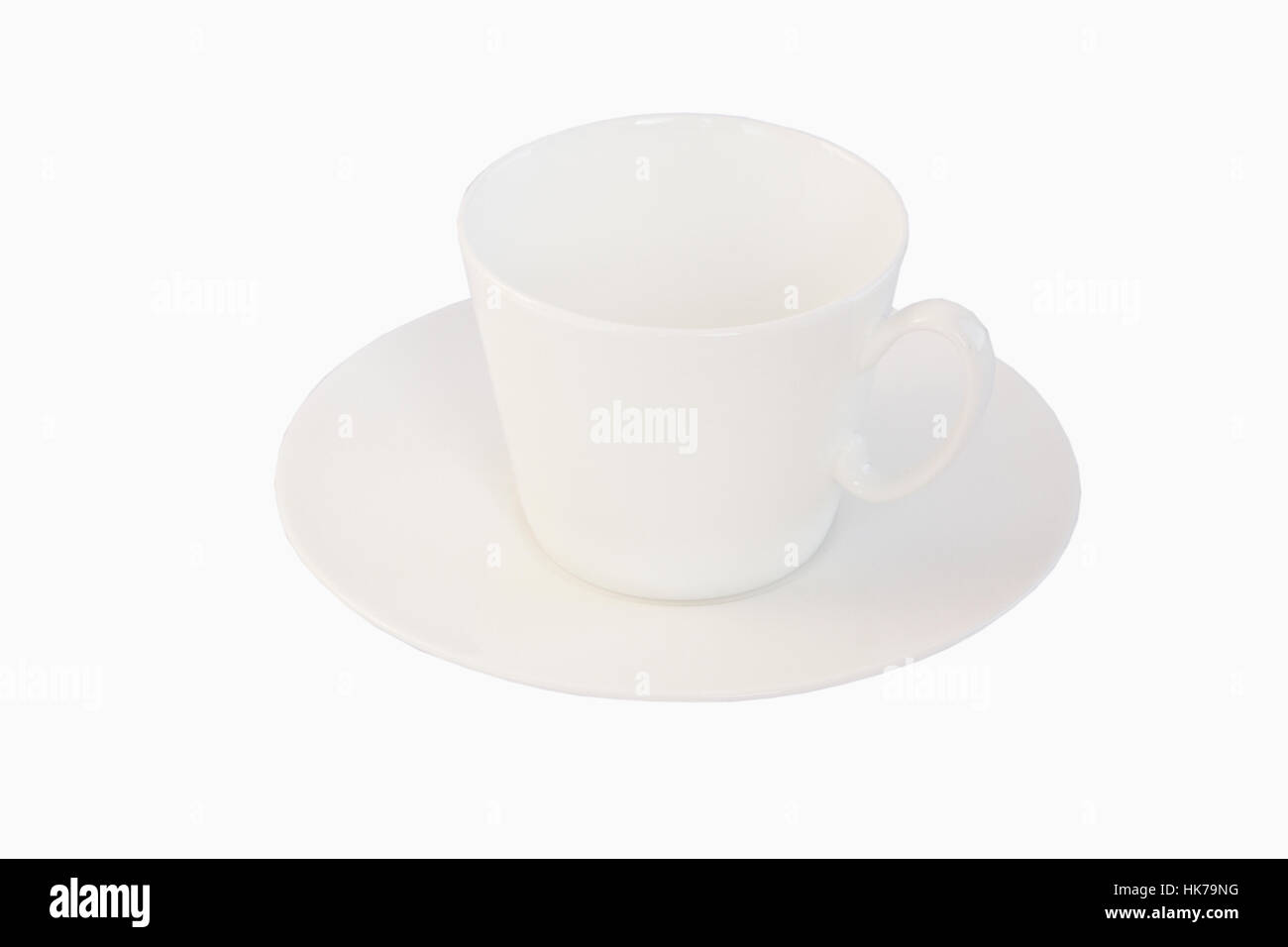 White tazza vuota con piattino su sfondo bianco Foto Stock