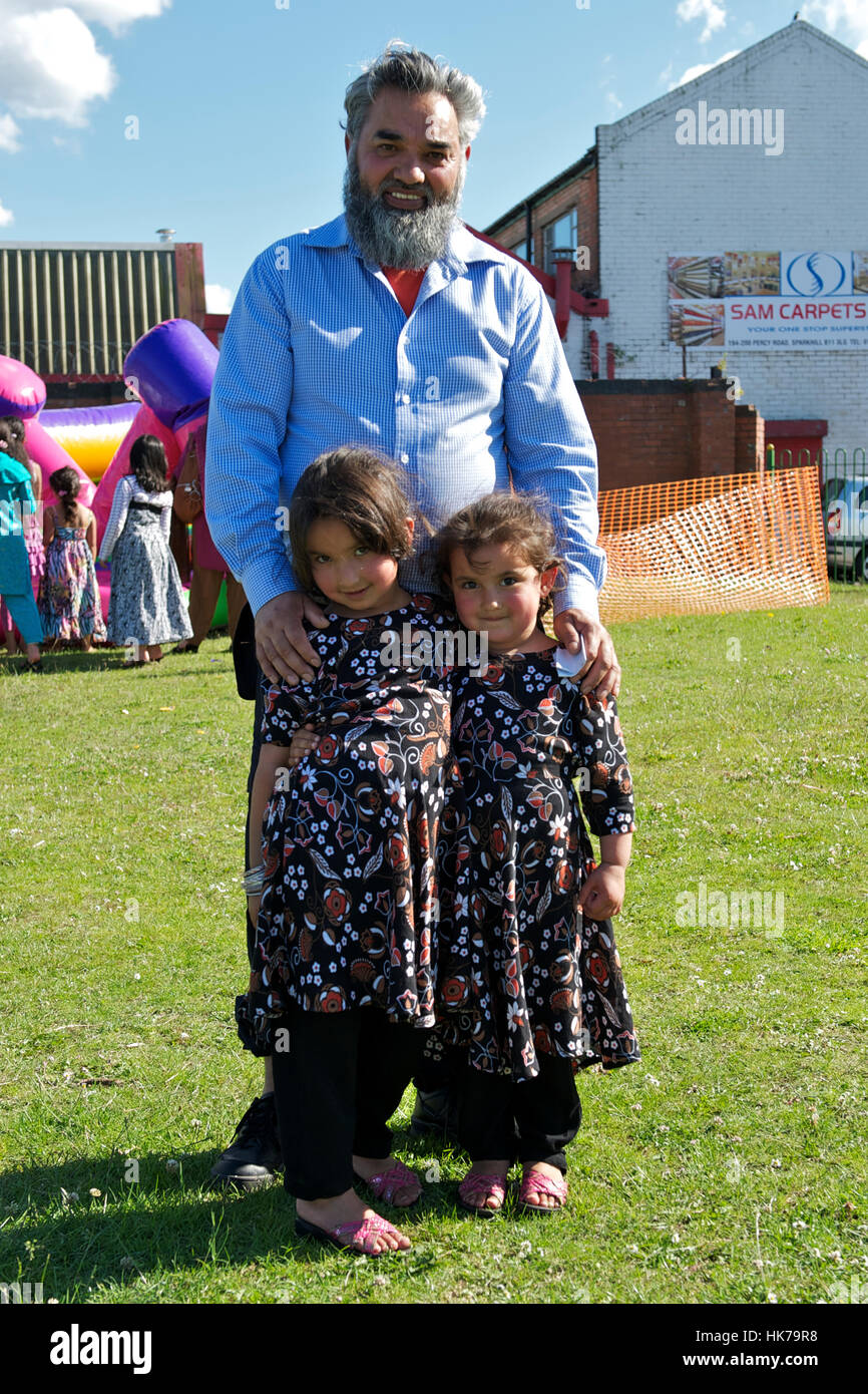 E per il divertimento di tutta la famiglia giorno salutare pratica generale e cure urgenti. Percy Road, Sparkill, Birmingham. Il 26 giugno 2011. Foto Stock