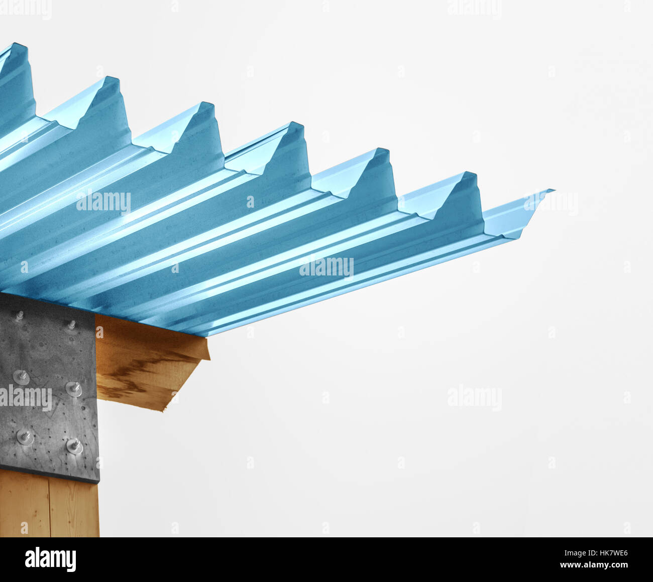 Ondulato tetto blu angolo superiore Foto Stock