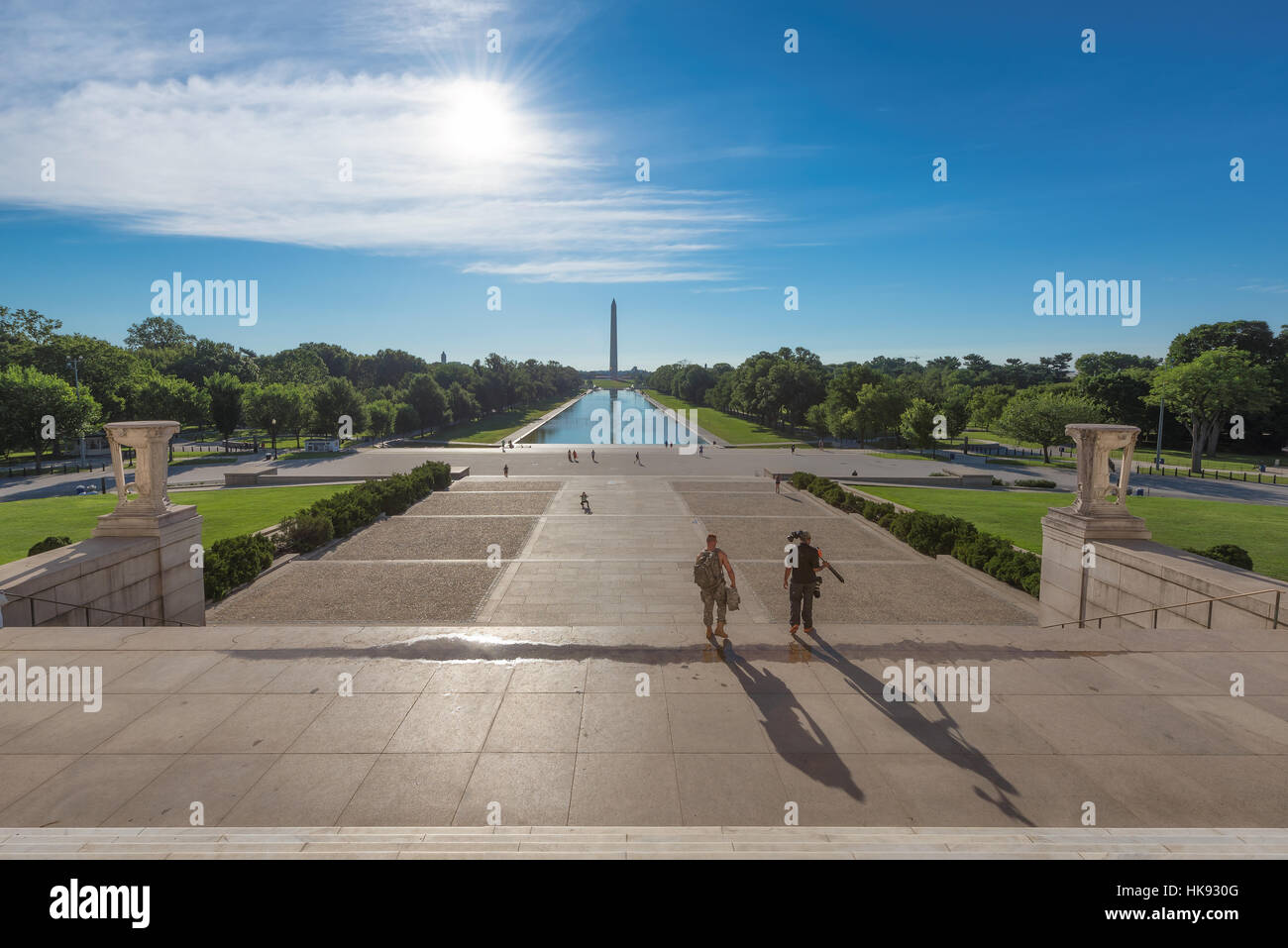 Il Monumento a Washington nella nuova piscina riflettente da Lincoln Memorial a sunrise. Foto Stock