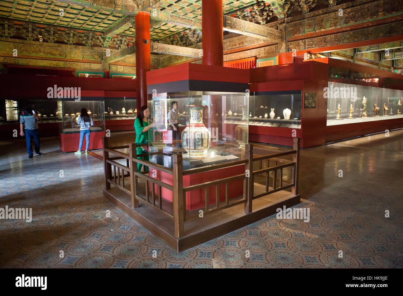 Galleria di ceramiche nella sala della gloria letteraria (Wenhuadian). La città proibita a Pechino, Cina Foto Stock