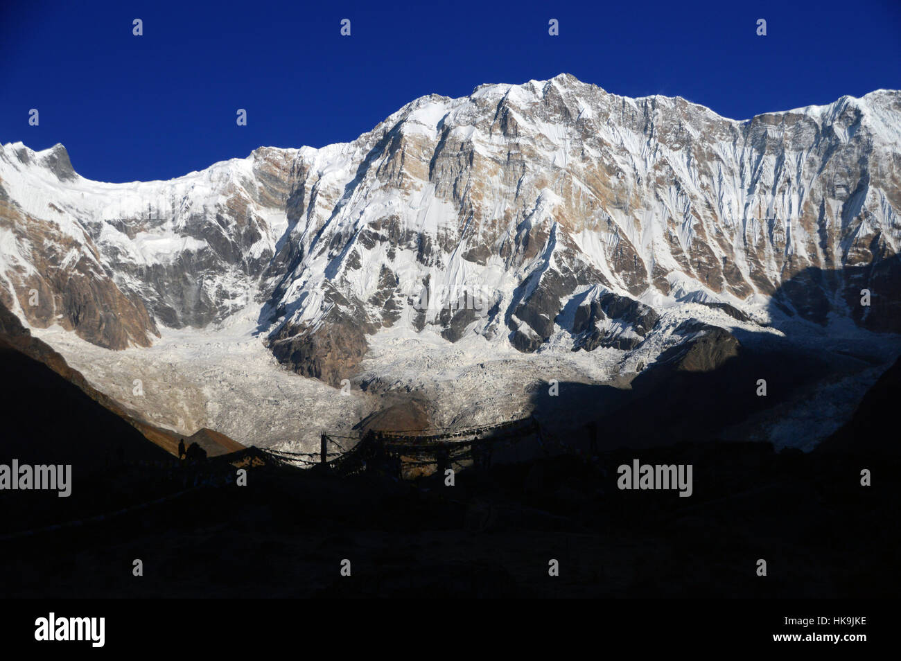 Alba sul Monte Annapurna 1 dall'Annapurna base camp (ABC) Santuario Annapurna Himalaya,, Nepal, Asia. Foto Stock