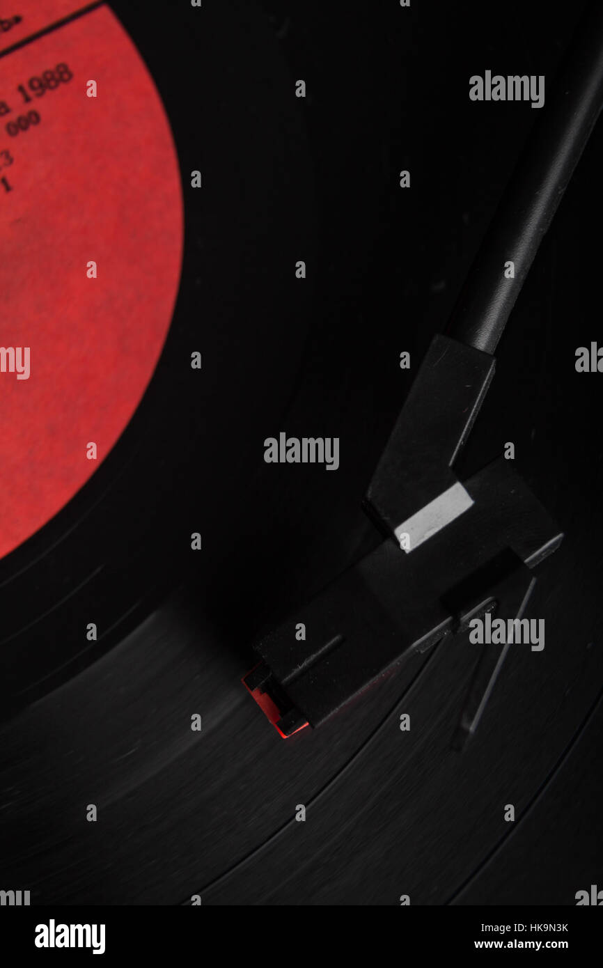 Close-up ago giradischi e dischi in vinile Foto Stock