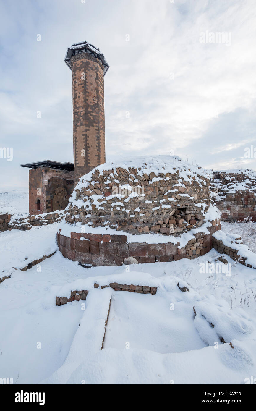La Moschea Ef Uer'l Manucehr e la tomba della moschea Manucehr, Ani Ulu moschea di Ani antica città di Kars, Turchia. Ani è un rovinato medievale Armena cit Foto Stock
