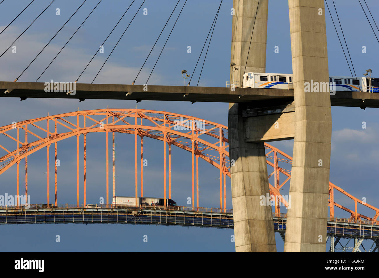 Ponte dello Skytrain, New Westminster, Regione di Vancouver, British Columbia, Canada Foto Stock