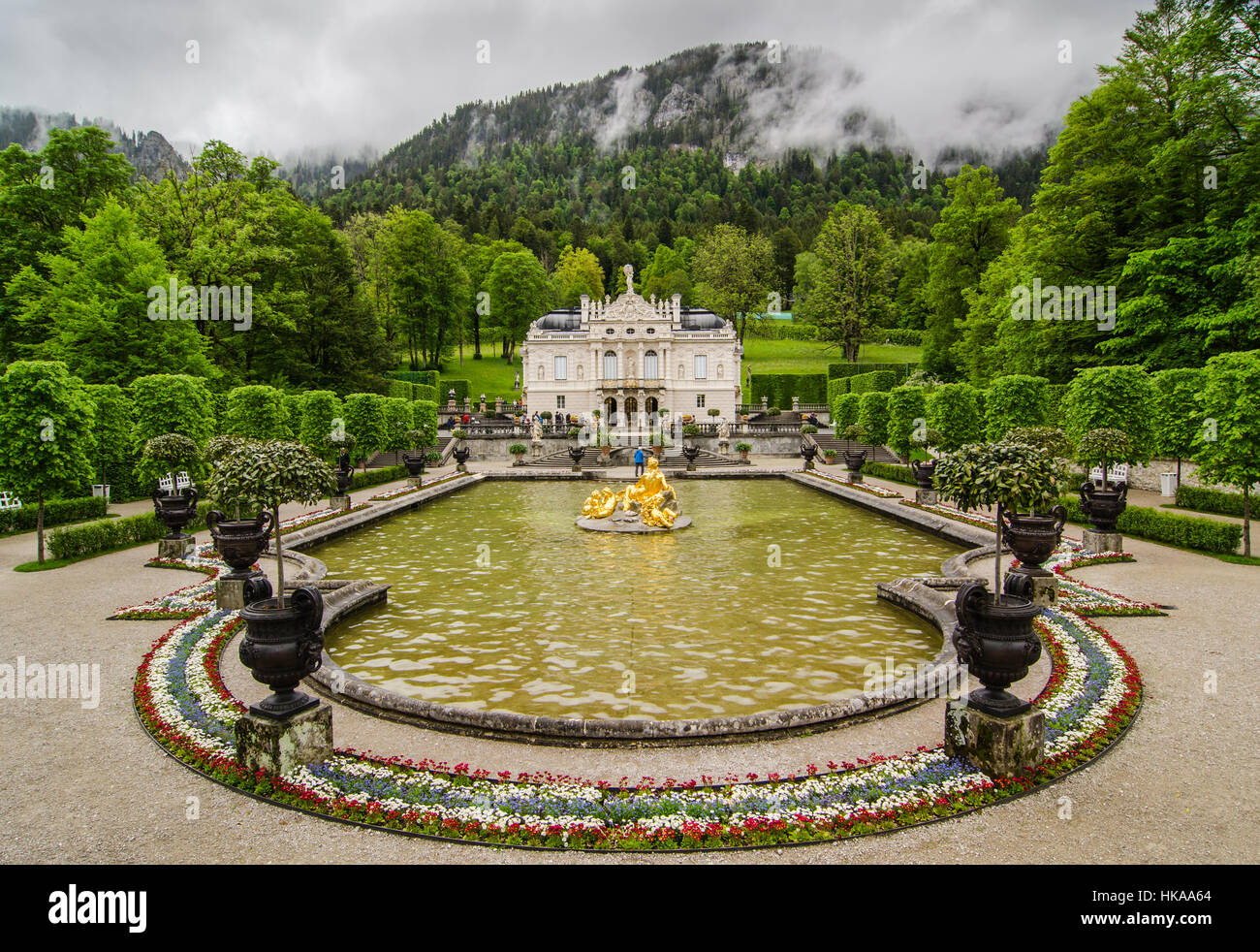 ETTAL, Germania - 5 giugno 2016: Linderhof Palace è un hotel Schloss in Germania, nel sud-ovest della Baviera. Foto Stock