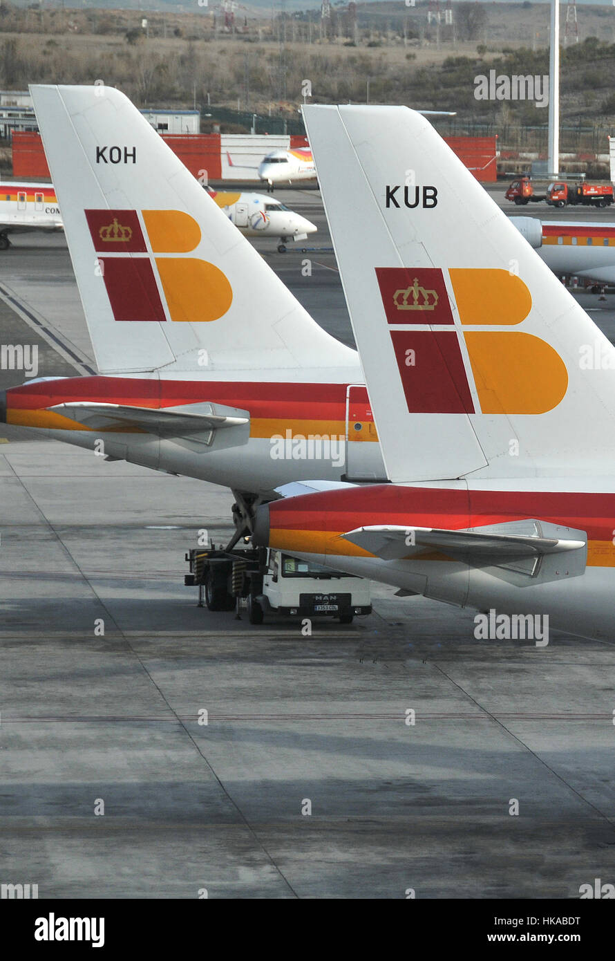 Airbus A319 e A320 di Iberia airways aeroporto internazionale Barajas di Madrid Spagna Foto Stock