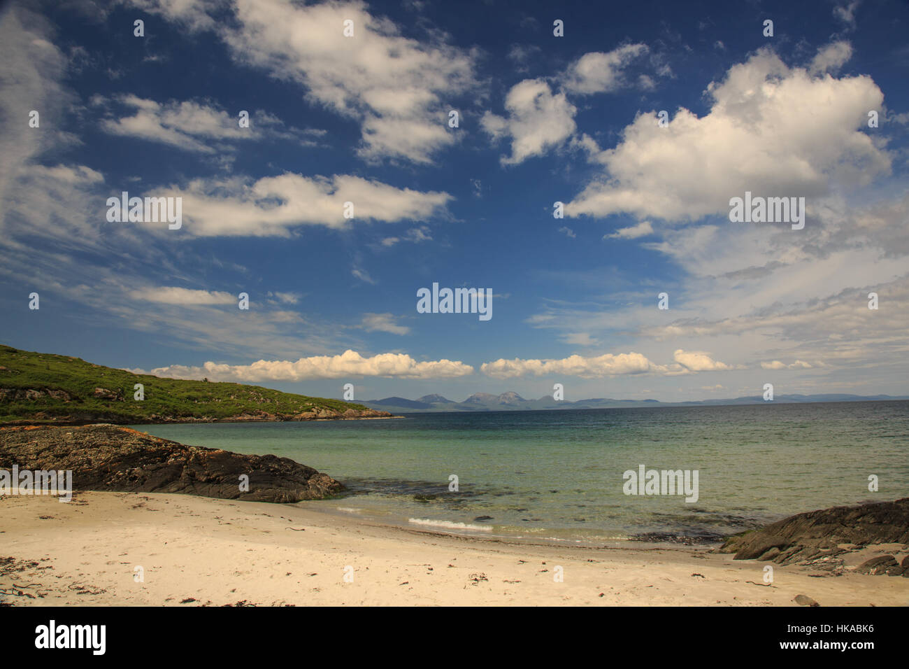 Guardando fuori per il Isle of Jura dall'isola di Gigha, Scozia Foto Stock