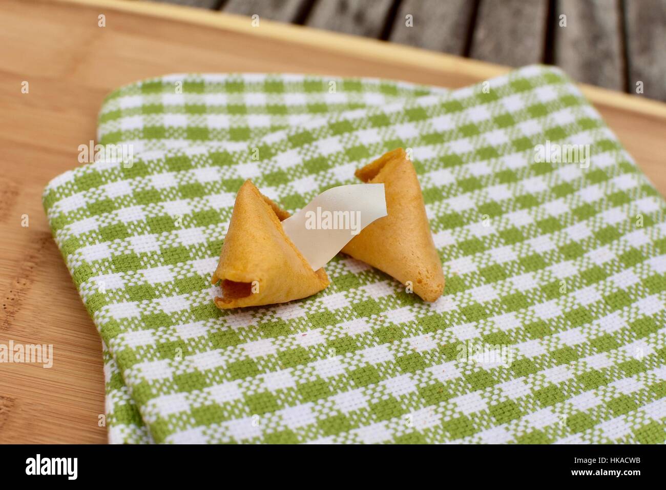 Aperto il cinese fortune cookie con un messaggio vuoto Foto Stock