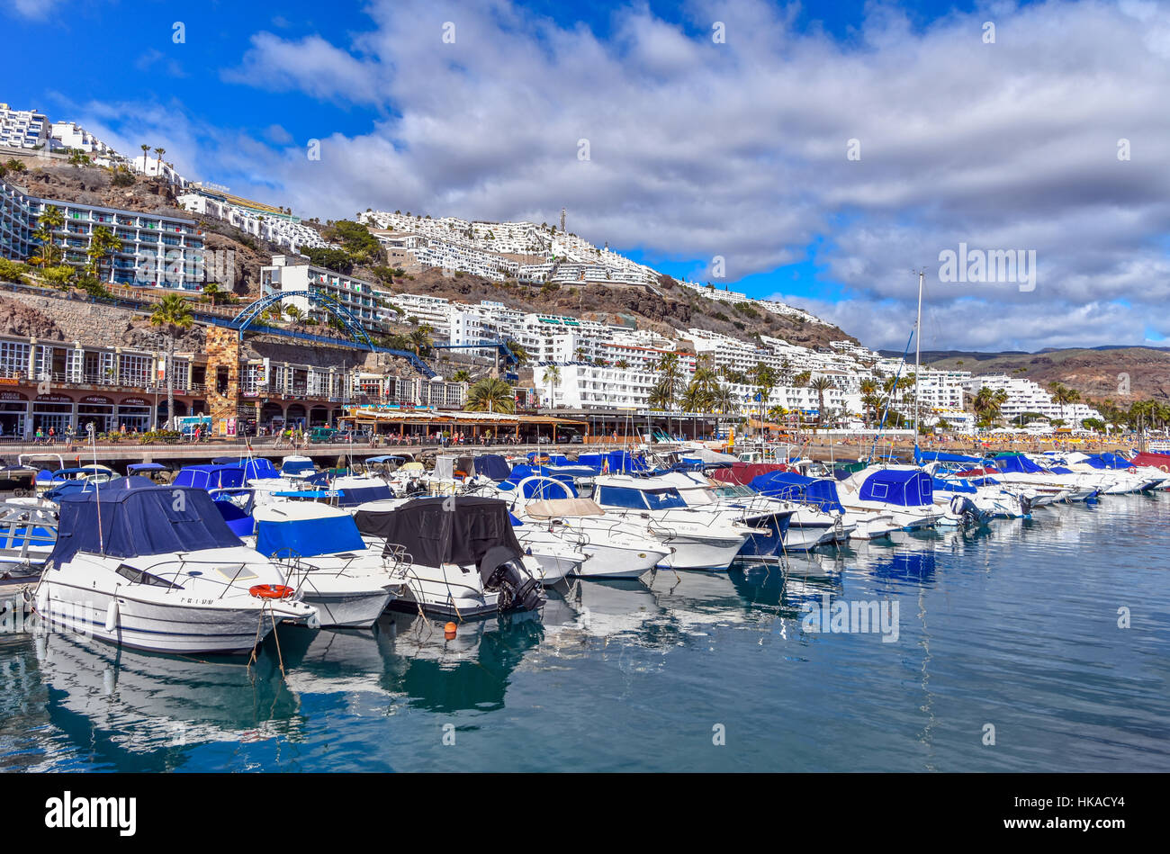 Porto Rico porto porto con barche yacht, holiday resort, Gran Canaria Foto Stock