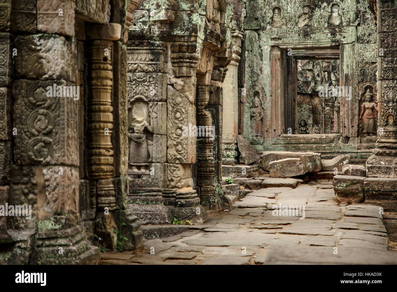 Con corridoio interno, Preah Khan Temple, Parco Archeologico di Angkor, Siem Reap, Cambogia Foto Stock