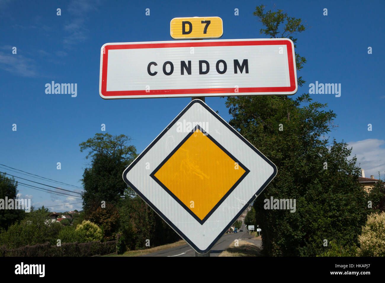 Segno di traffico in ingresso alla città di Condom nel Gers, Francia. Foto Stock