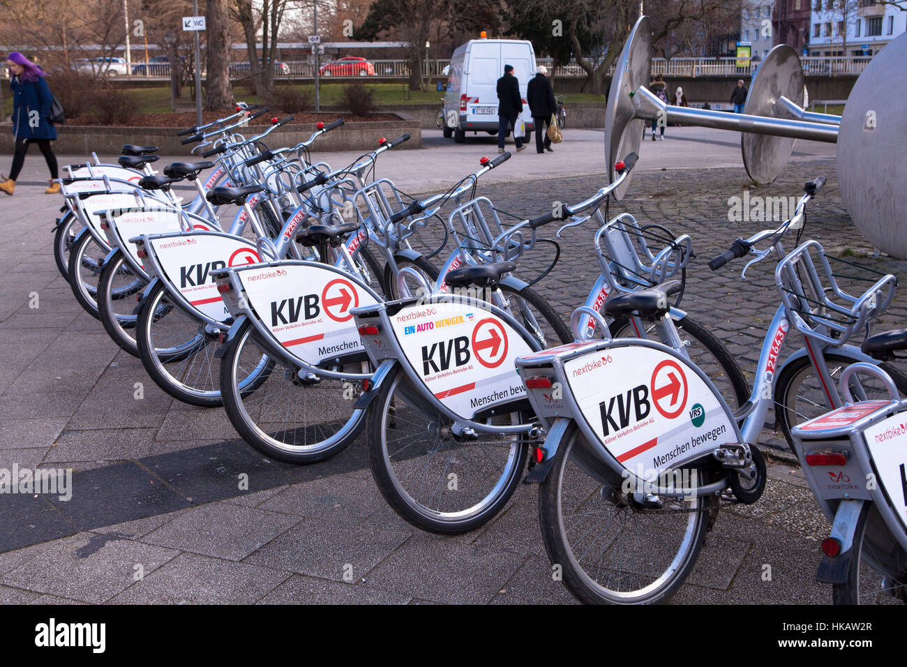 Germania, Colonia, biciclette a noleggio della società Koelner Verkehrsbetriebe KVB (Colonia azienda di trasporto pubblico) Foto Stock