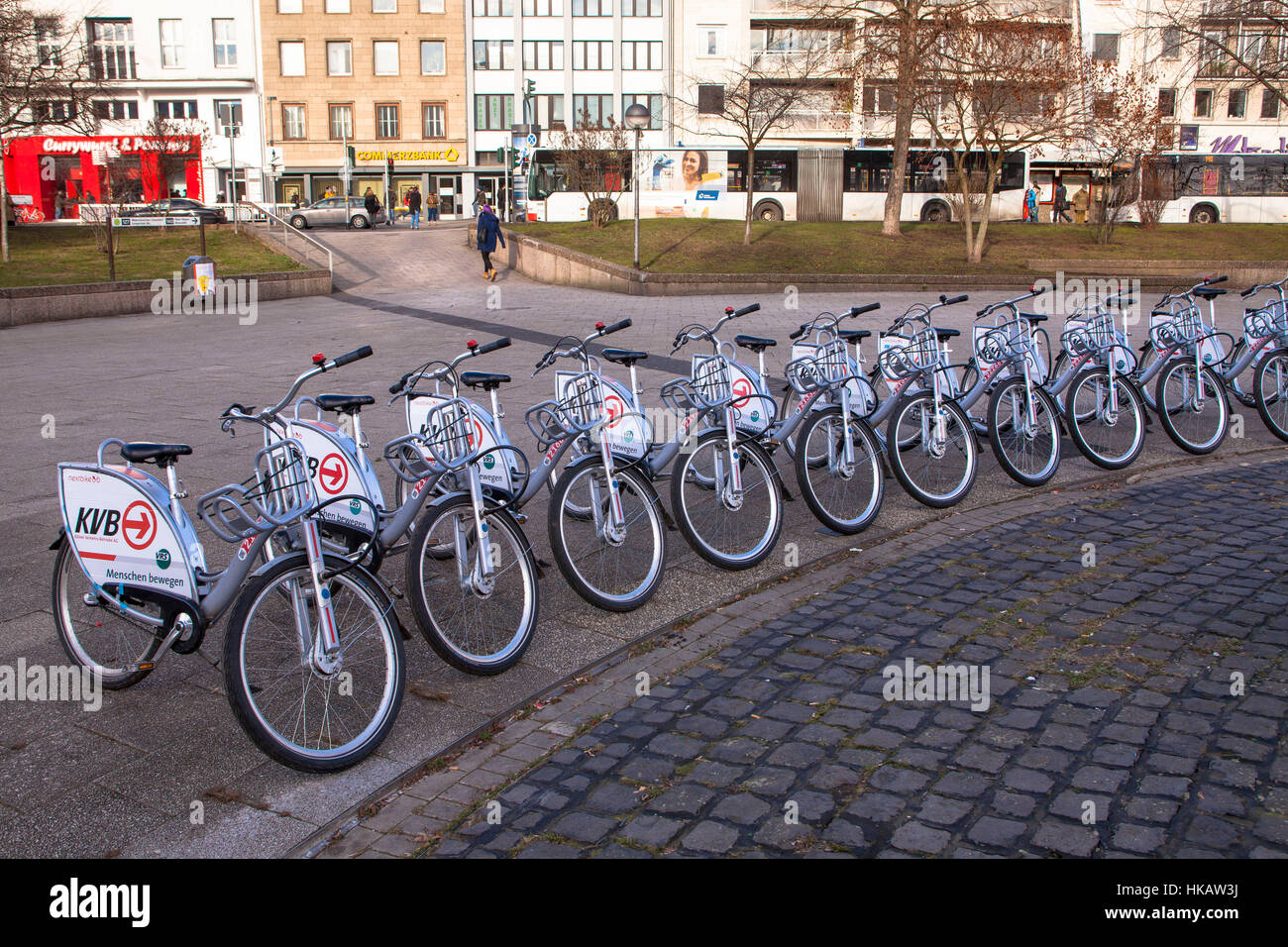 Germania, Colonia, biciclette a noleggio della società Koelner Verkehrsbetriebe KVB (Colonia azienda di trasporto pubblico) Foto Stock